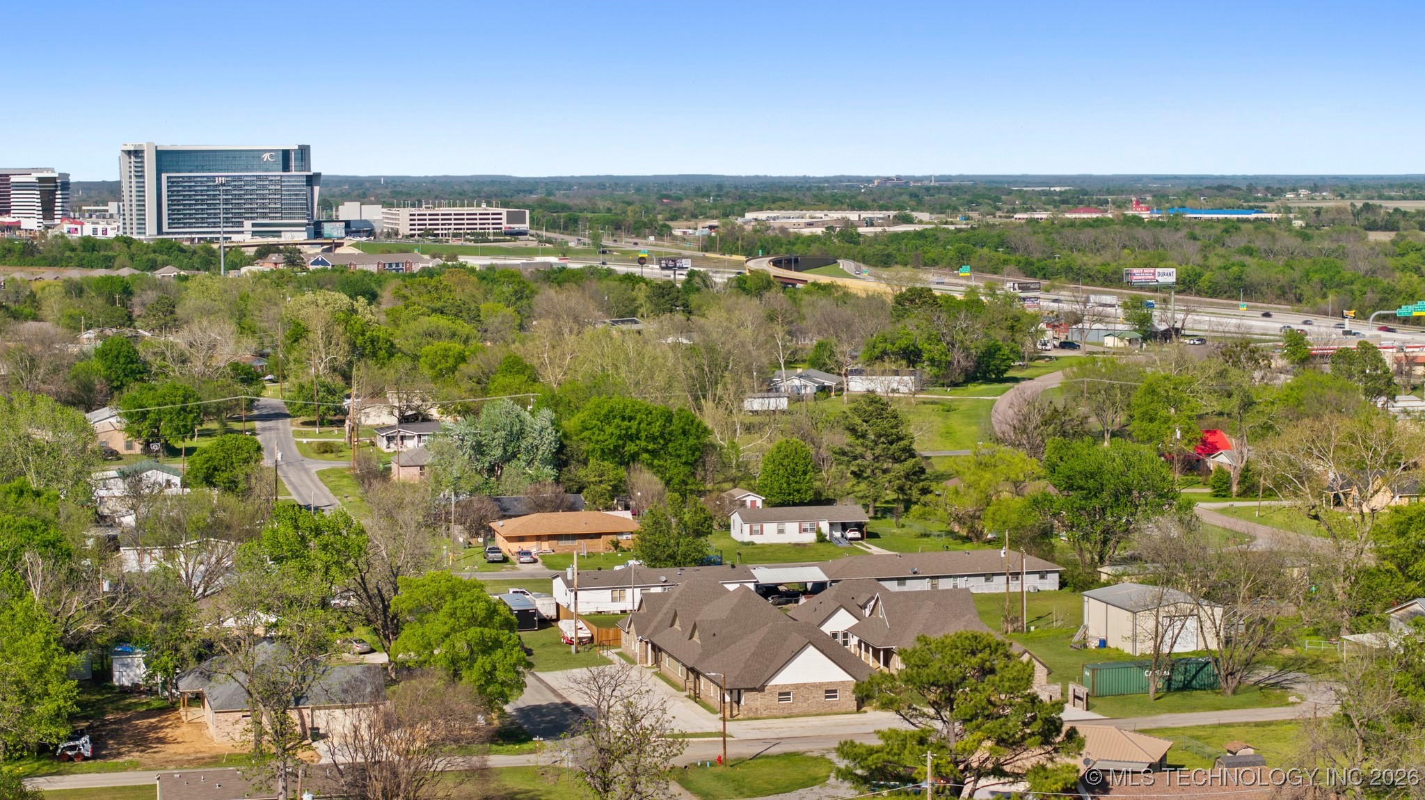 216 W Mccurtain Property Photo 5