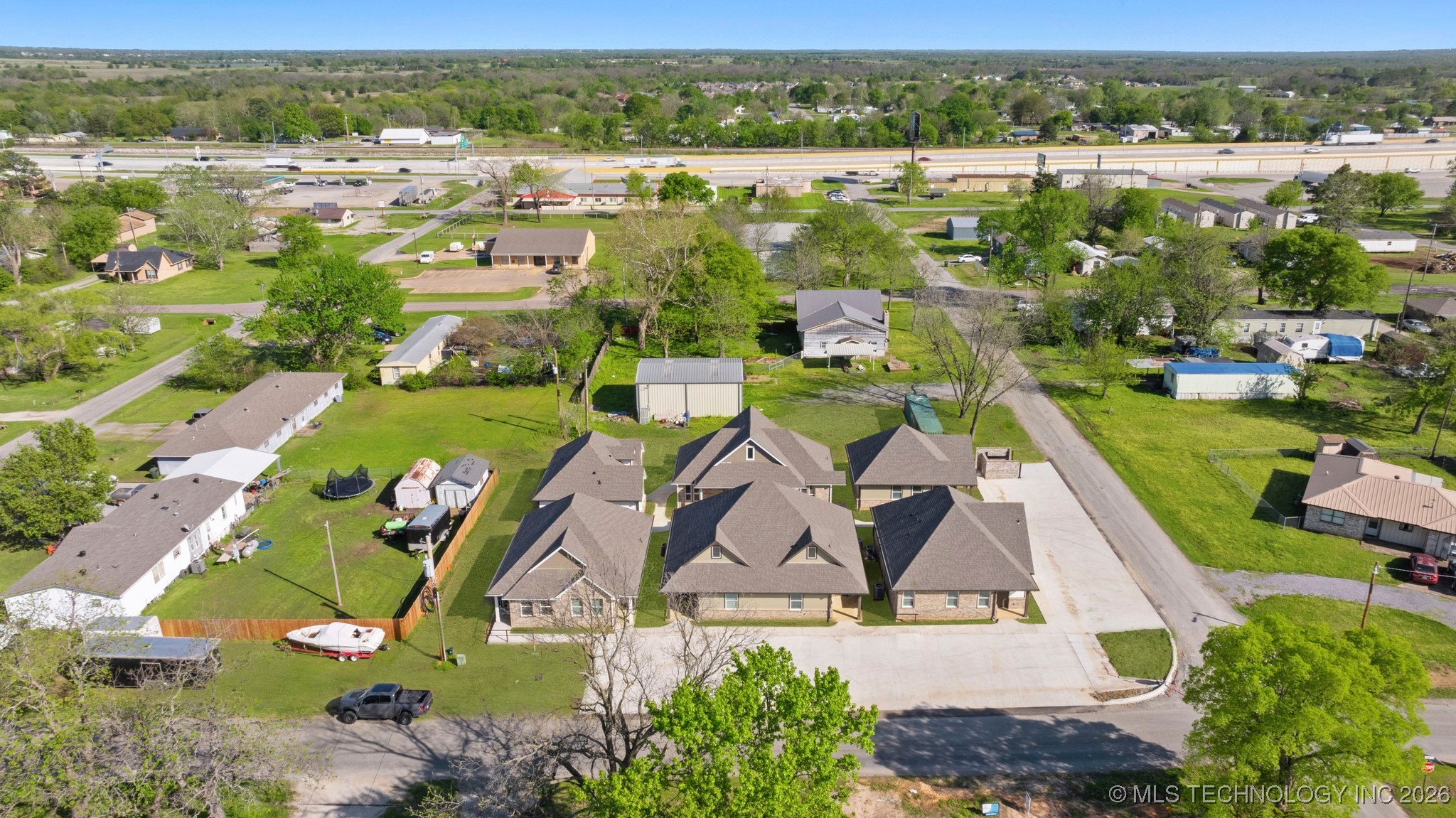216 W Mccurtain Property Photo 7