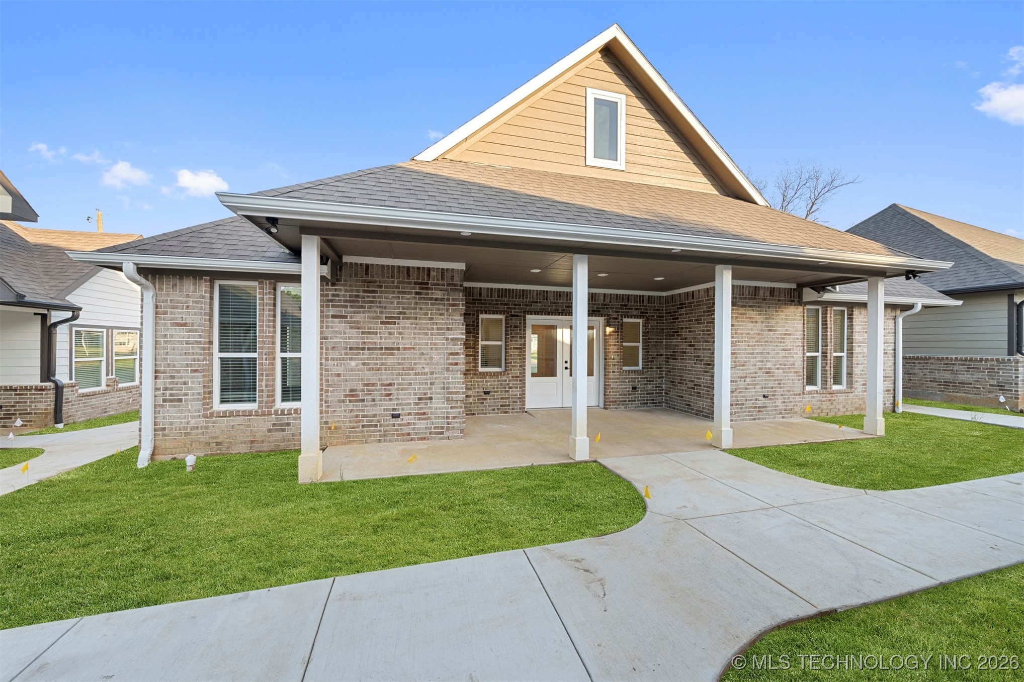 216 W Mccurtain Property Photo 12