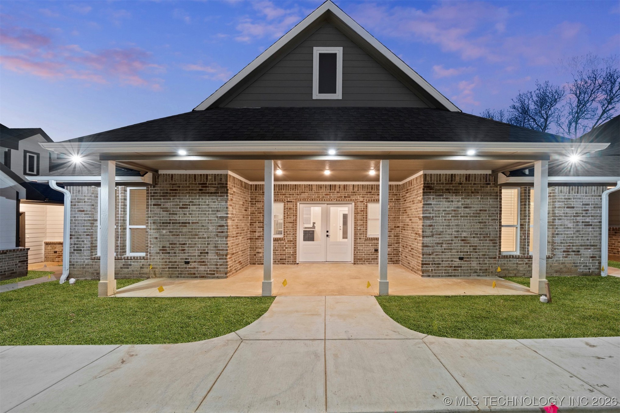 216 W Mccurtain Property Photo 13