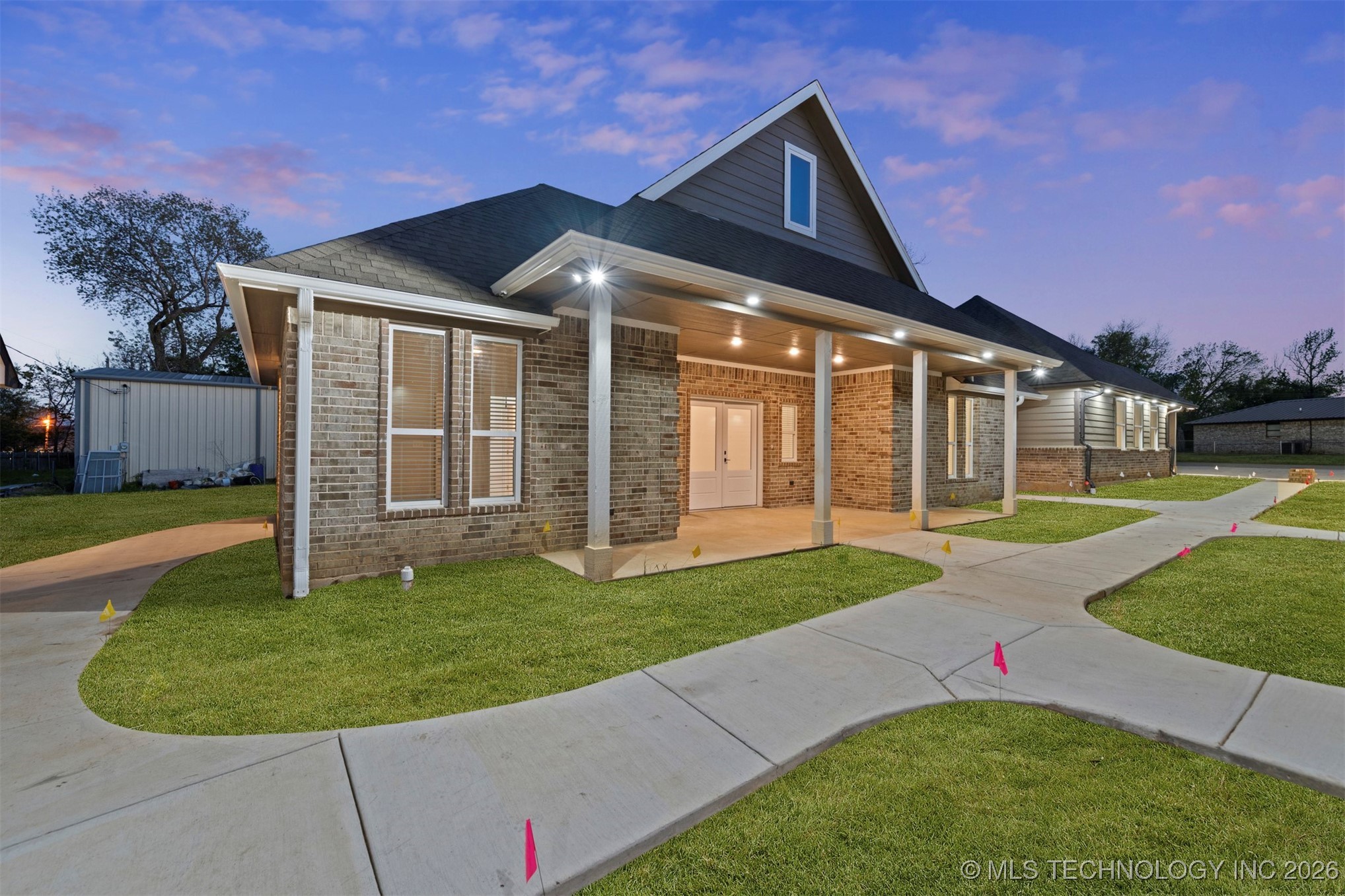 216 W Mccurtain Property Photo 17