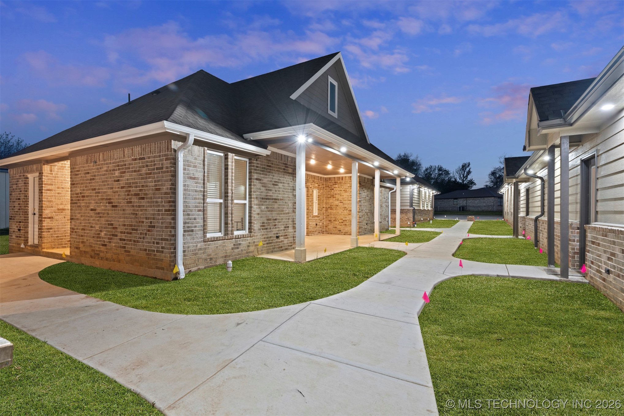 216 W Mccurtain Property Photo 18