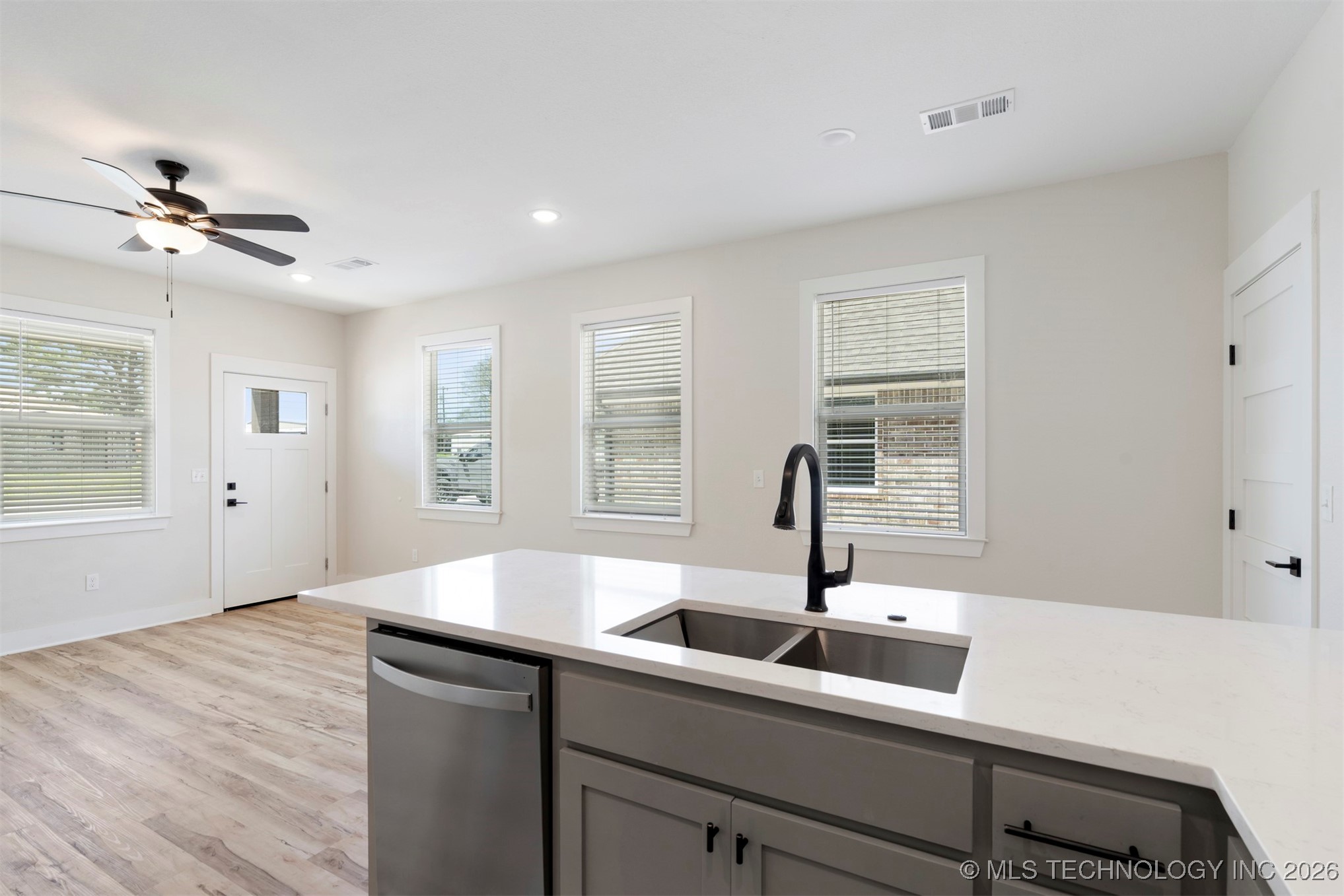 216 W Mccurtain Property Photo 25