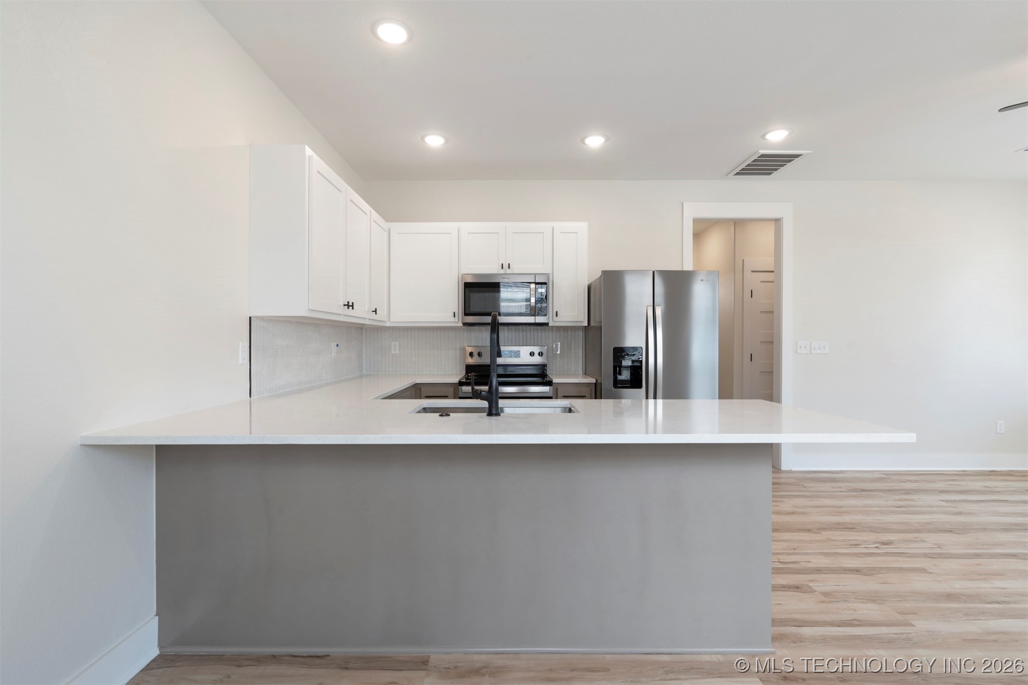 216 W Mccurtain Property Photo 26