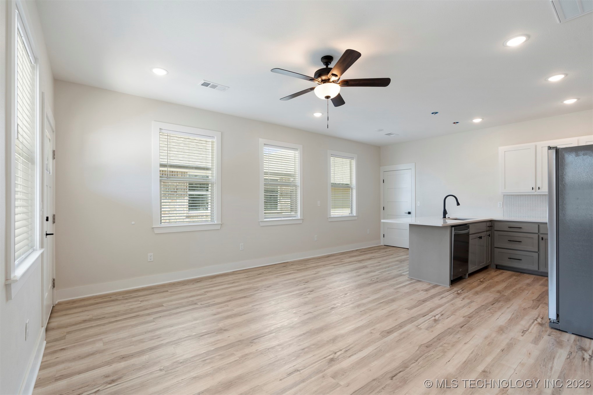 216 W Mccurtain Property Photo 27