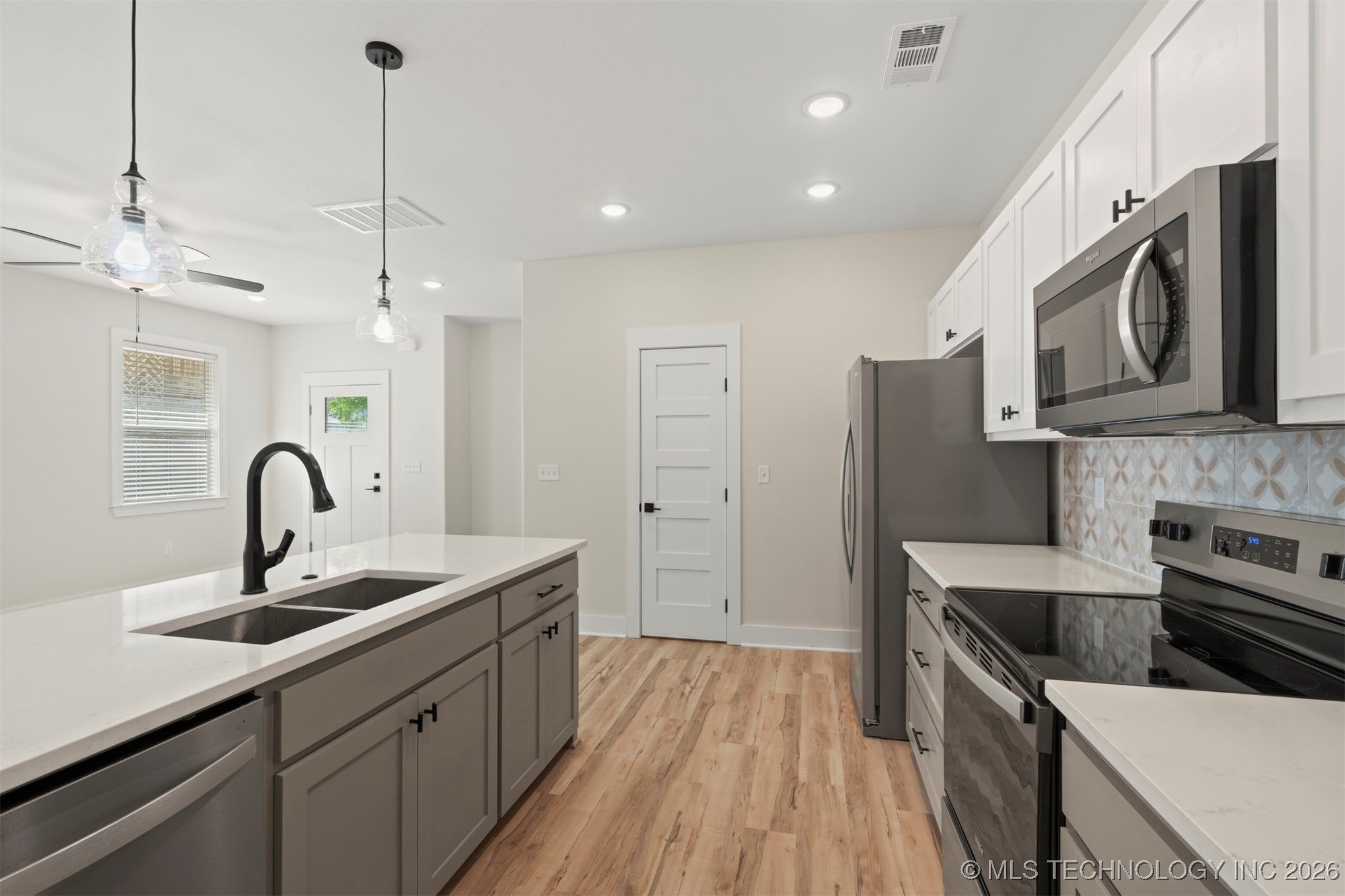 216 W Mccurtain Property Photo 31