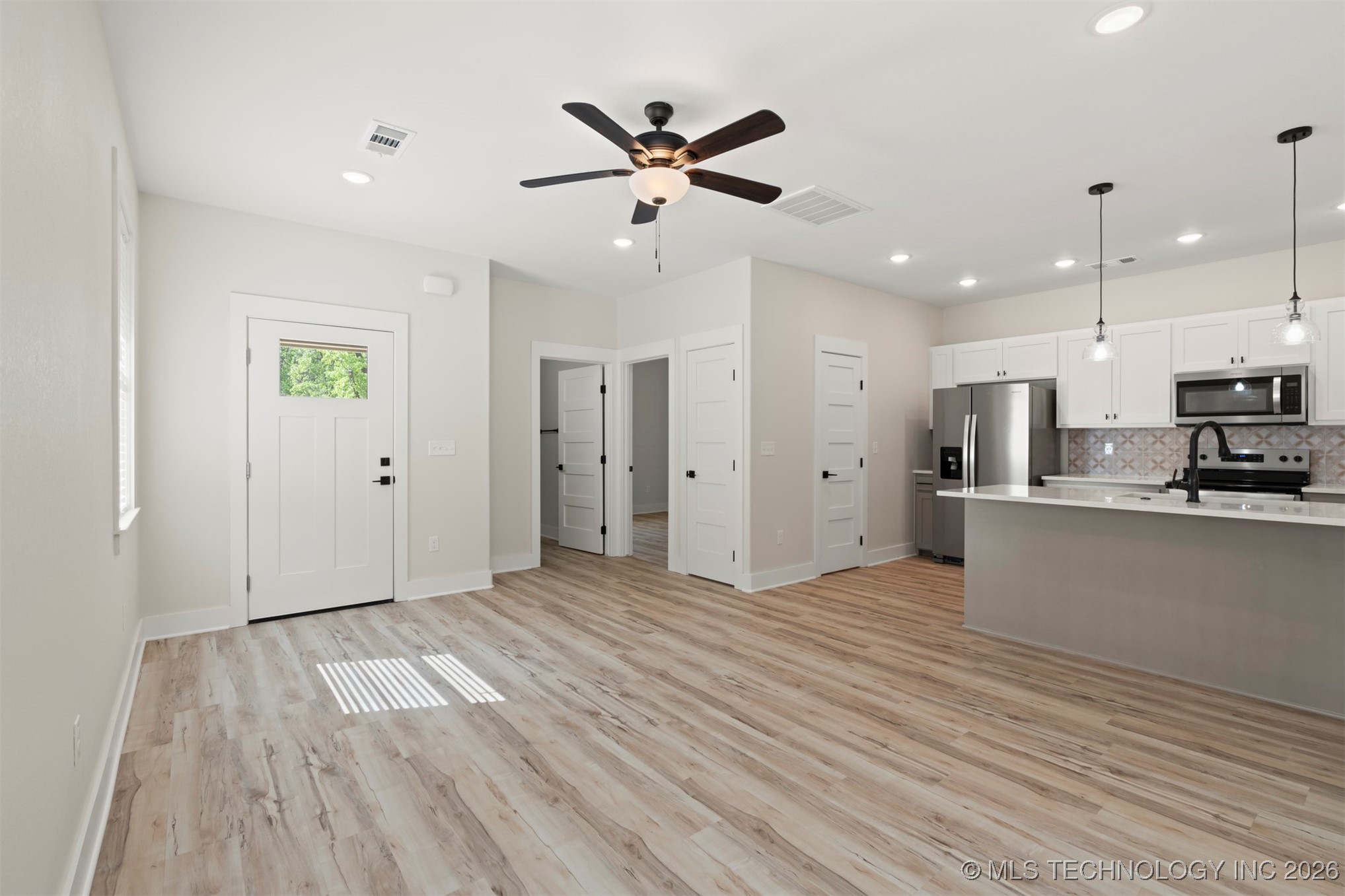 216 W Mccurtain Property Photo 32