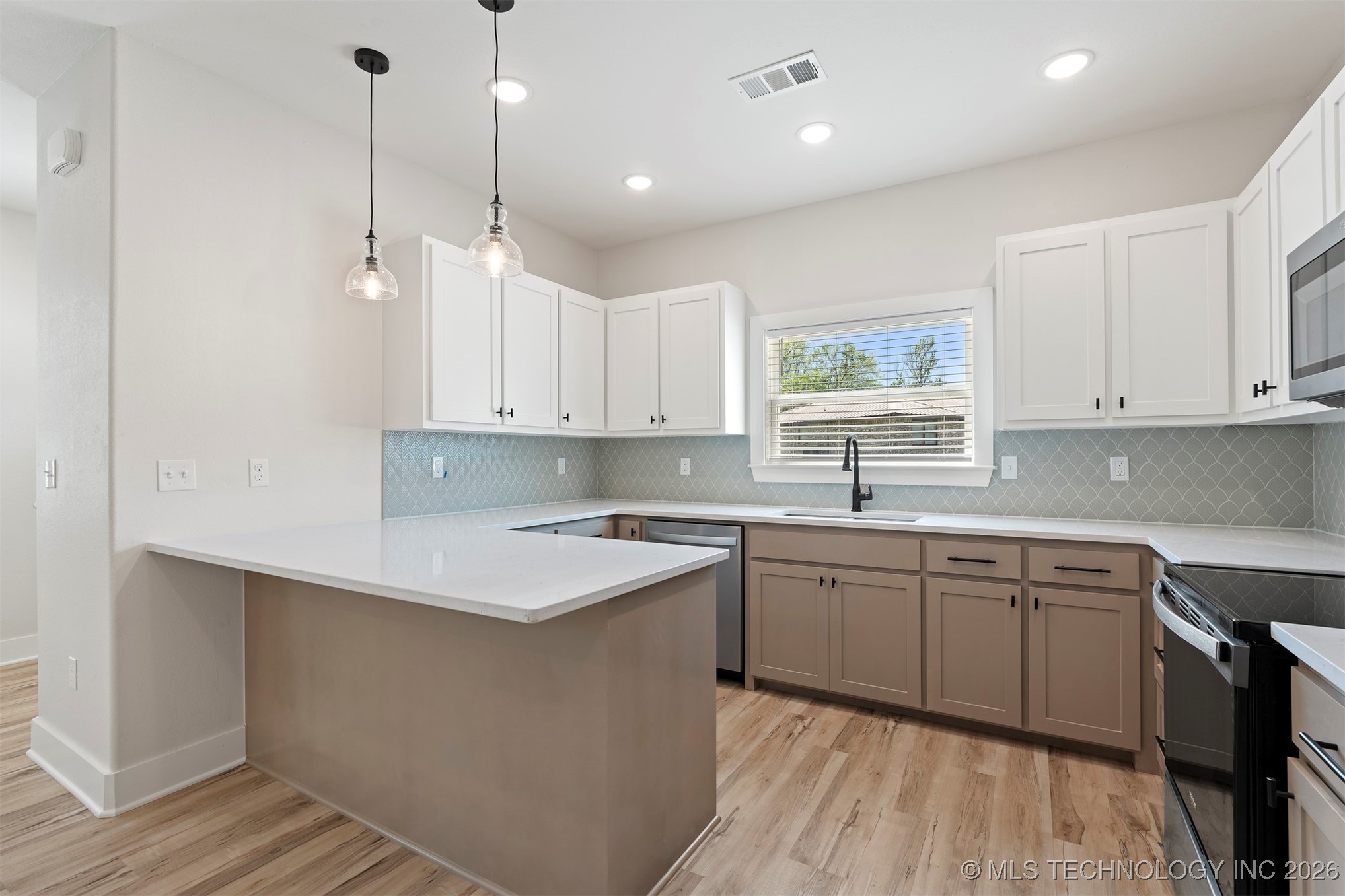 216 W Mccurtain Property Photo 35