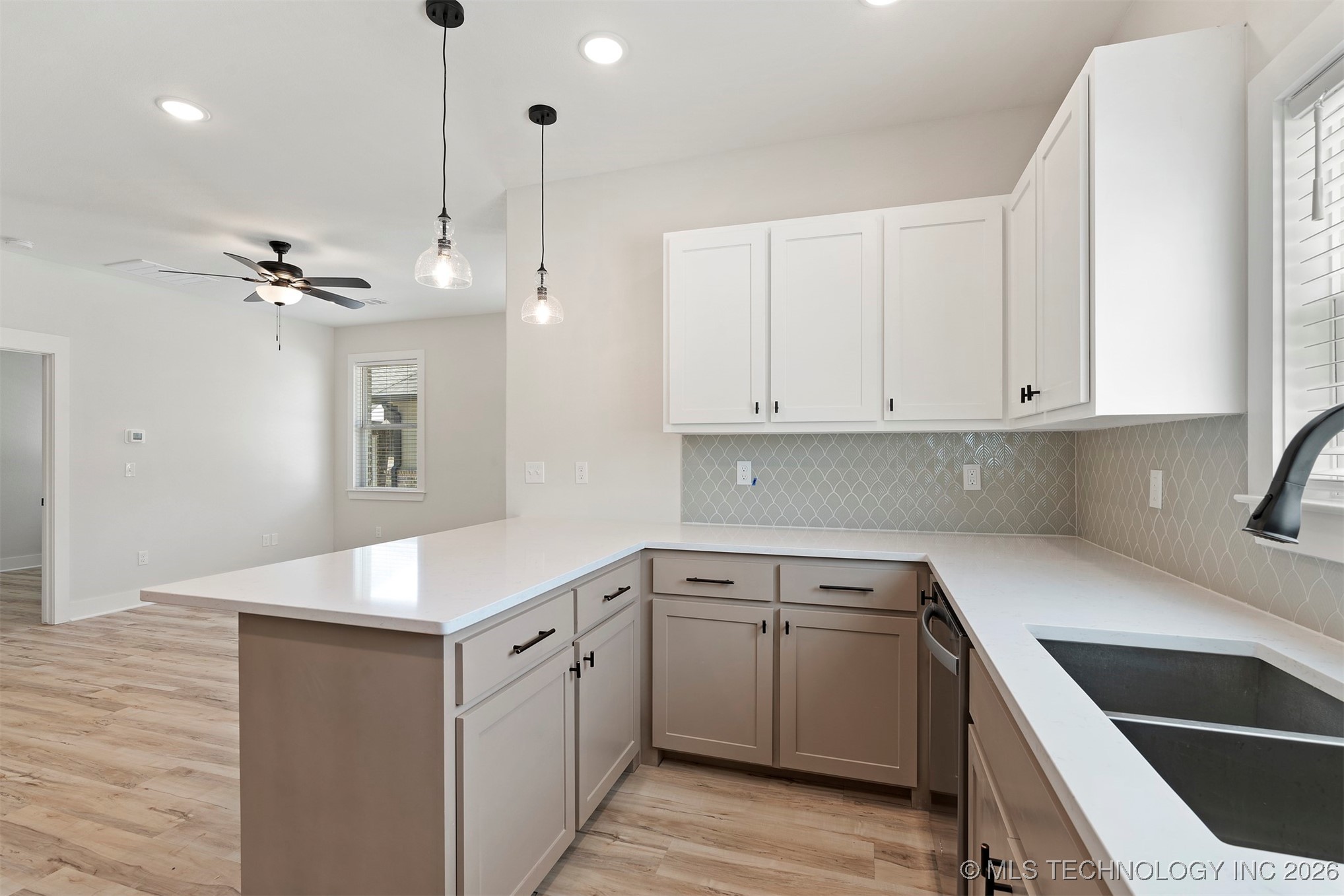 216 W Mccurtain Property Photo 37