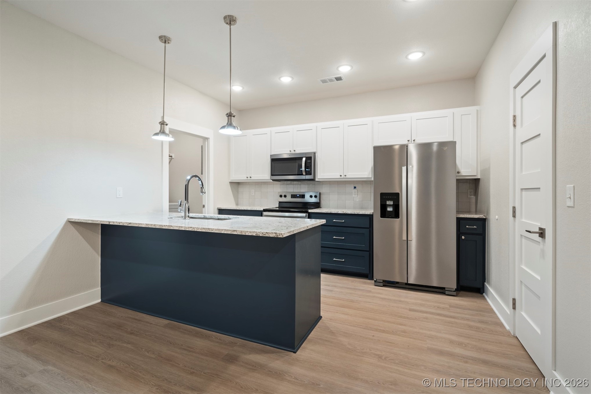 216 W Mccurtain Property Photo 41