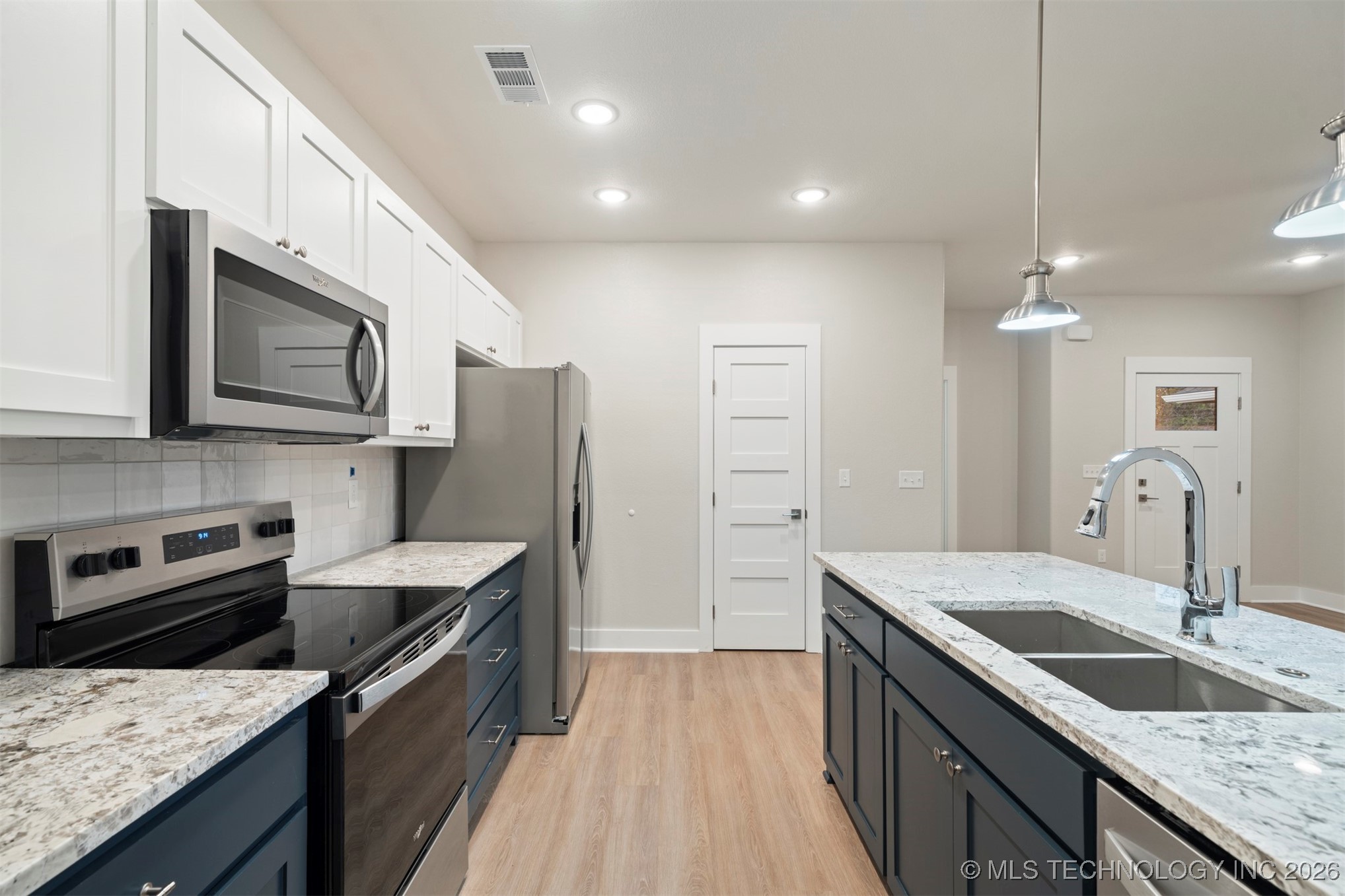 216 W Mccurtain Property Photo 43