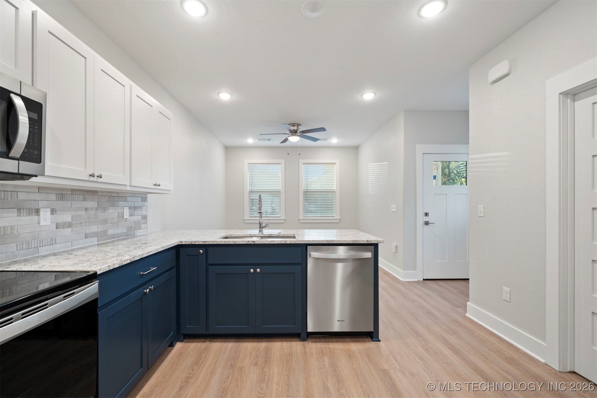 216 W Mccurtain Property Photo 45