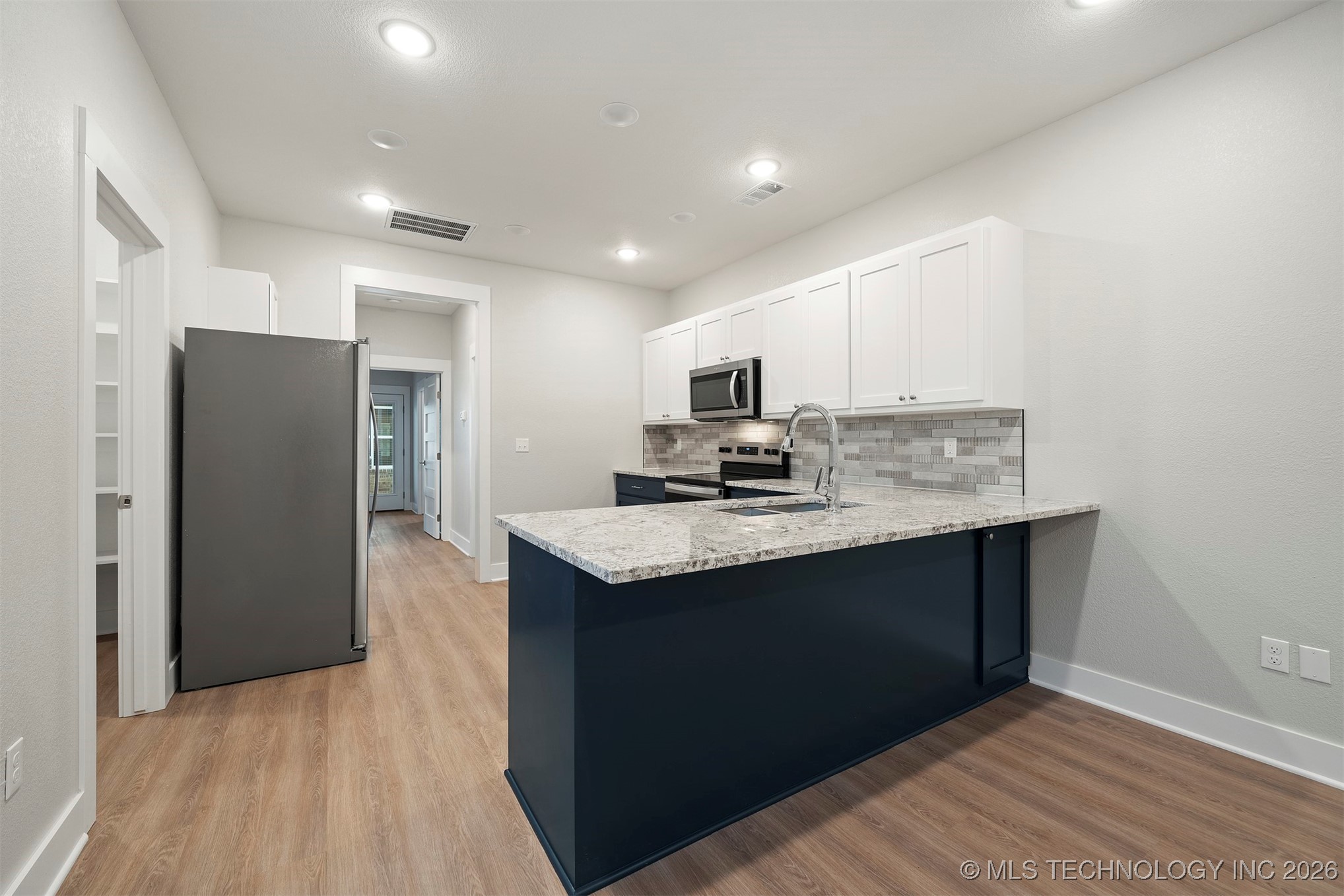 216 W Mccurtain Property Photo 48