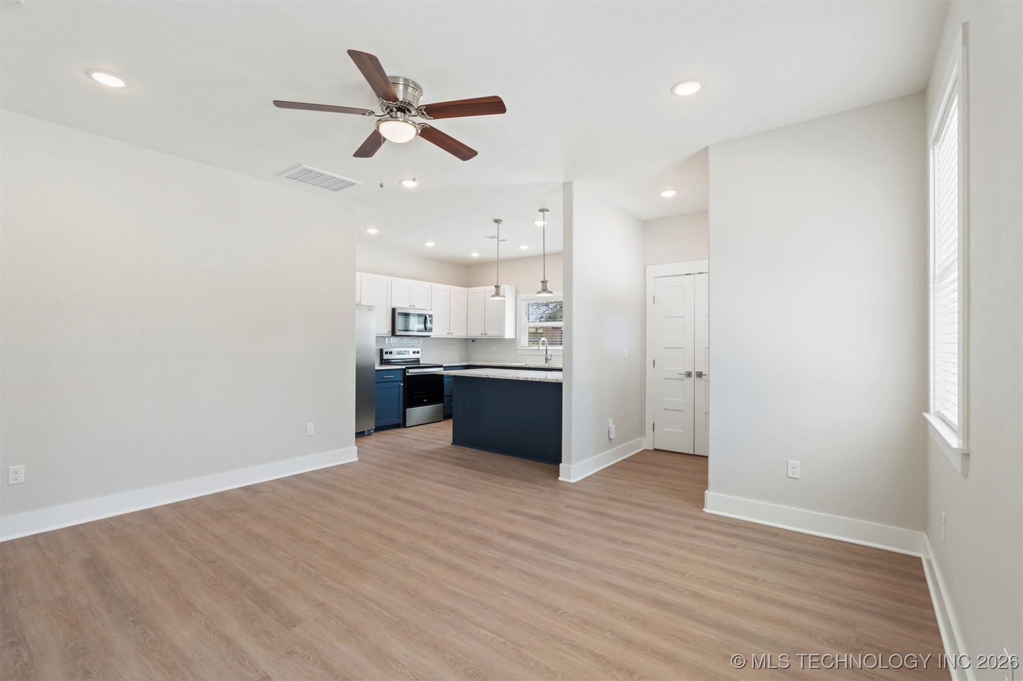 216 W Mccurtain Property Photo 51