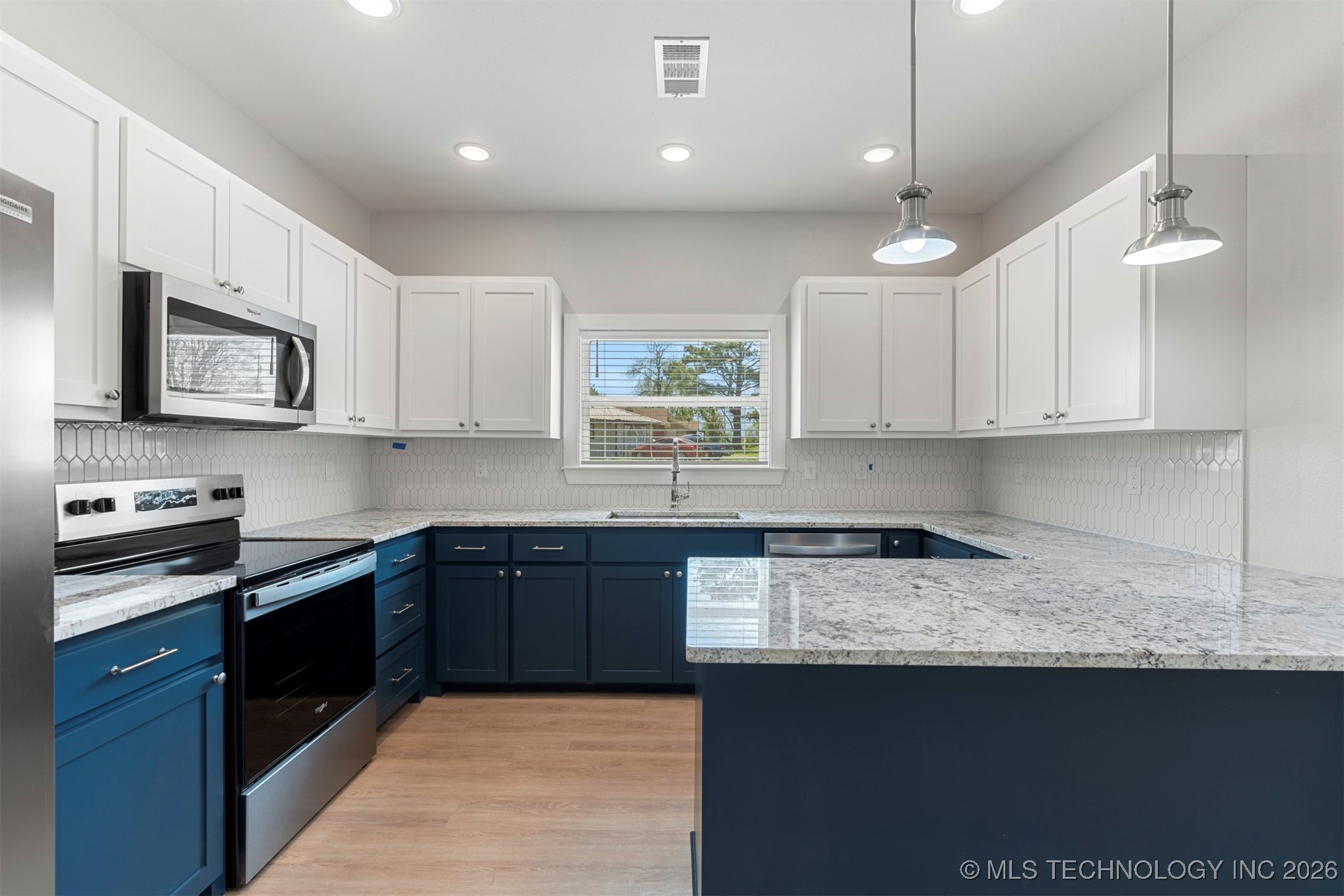 216 W Mccurtain Property Photo 52