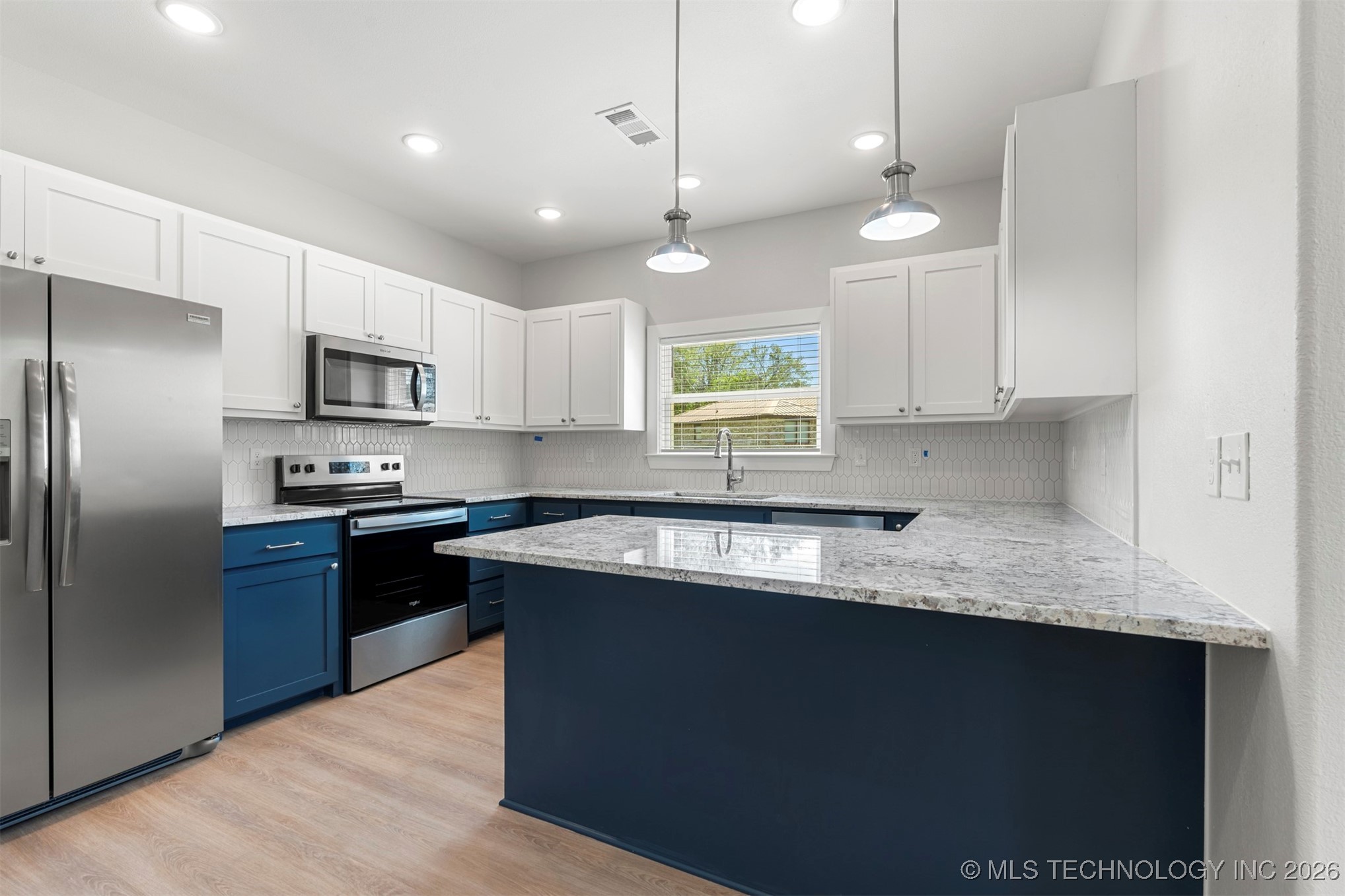 216 W Mccurtain Property Photo 55