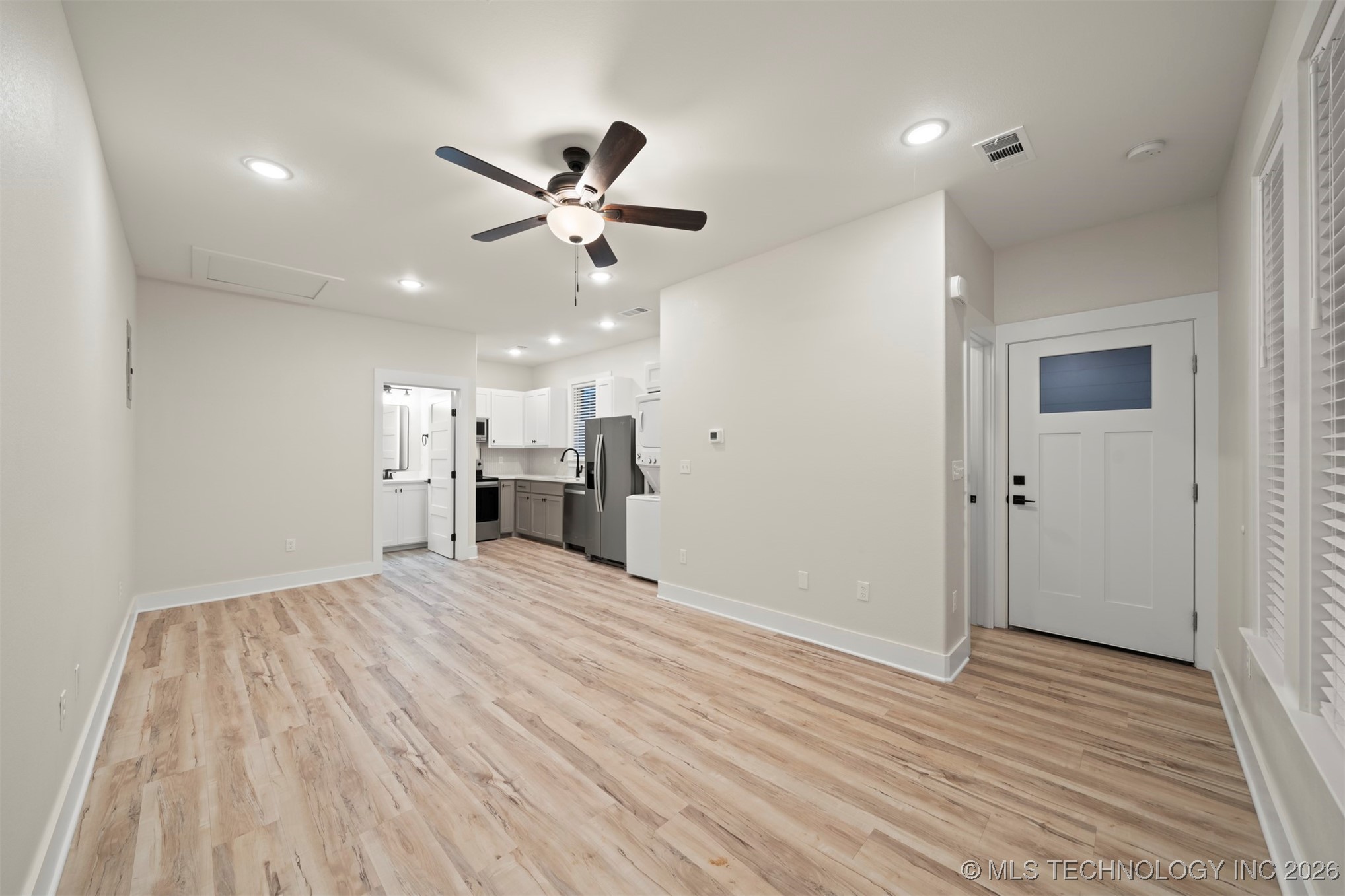 216 W Mccurtain Property Photo 57