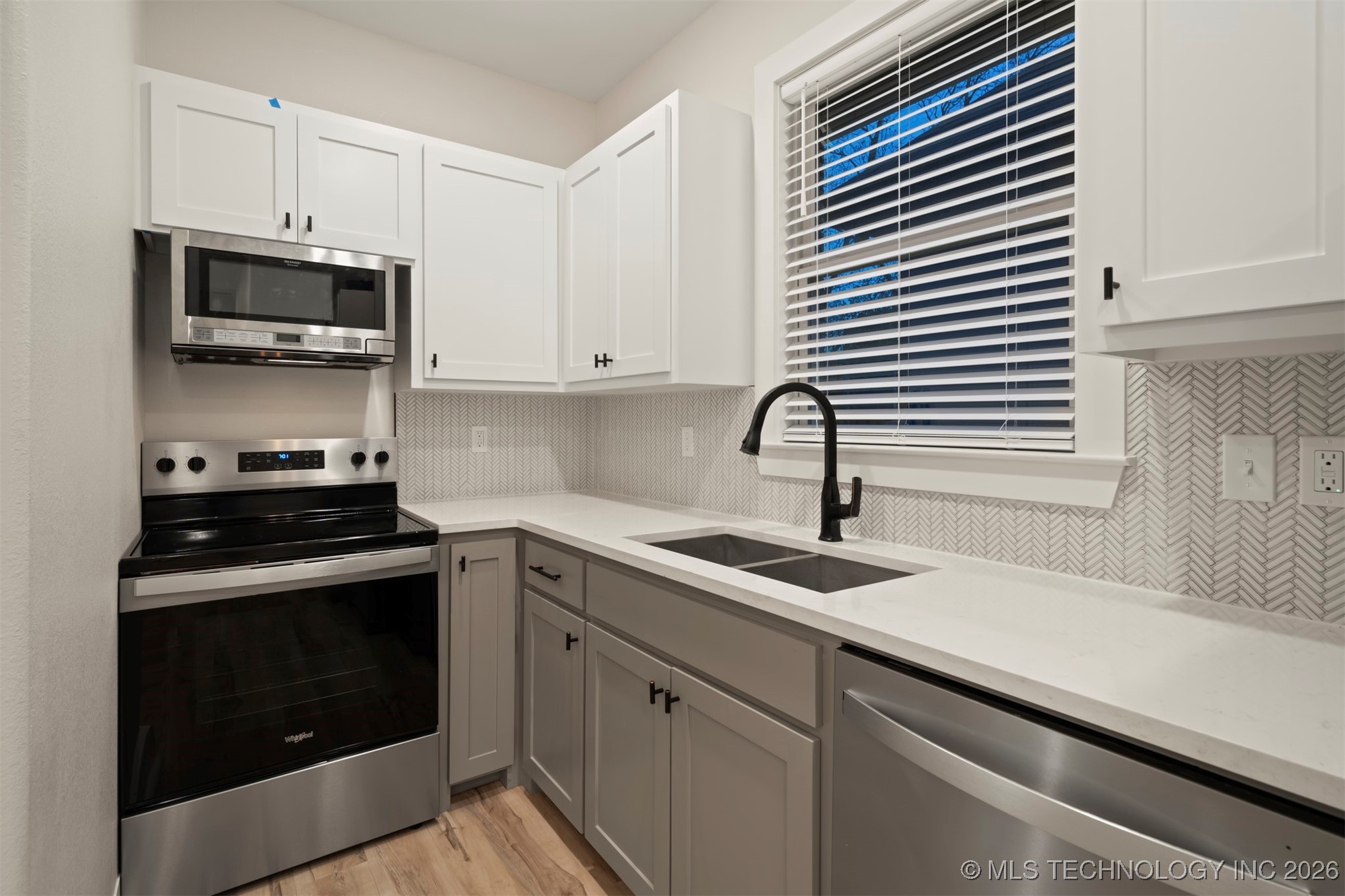 216 W Mccurtain Property Photo 58