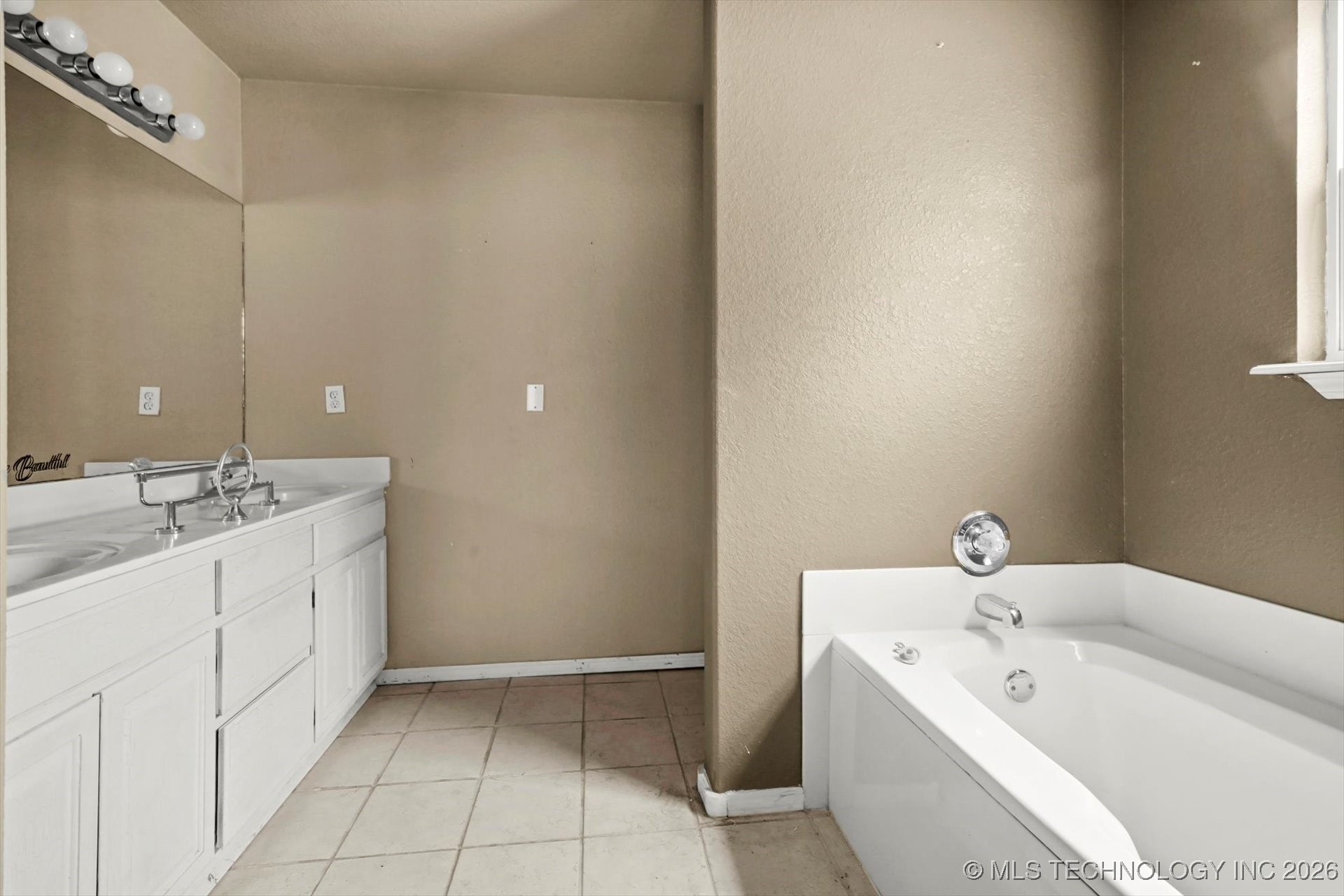 25025 S 4130 Road Property Photo 13
