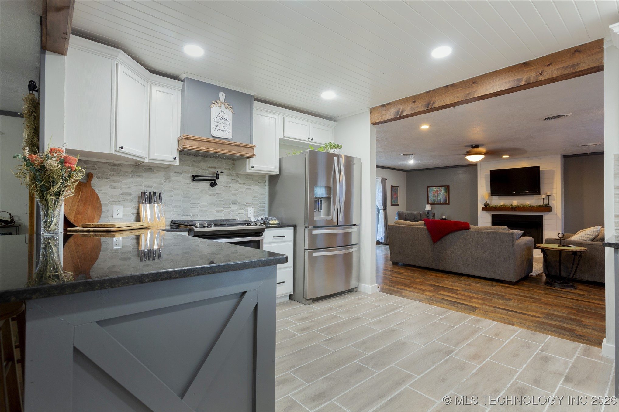 5040 E Creek Street Property Photo 2