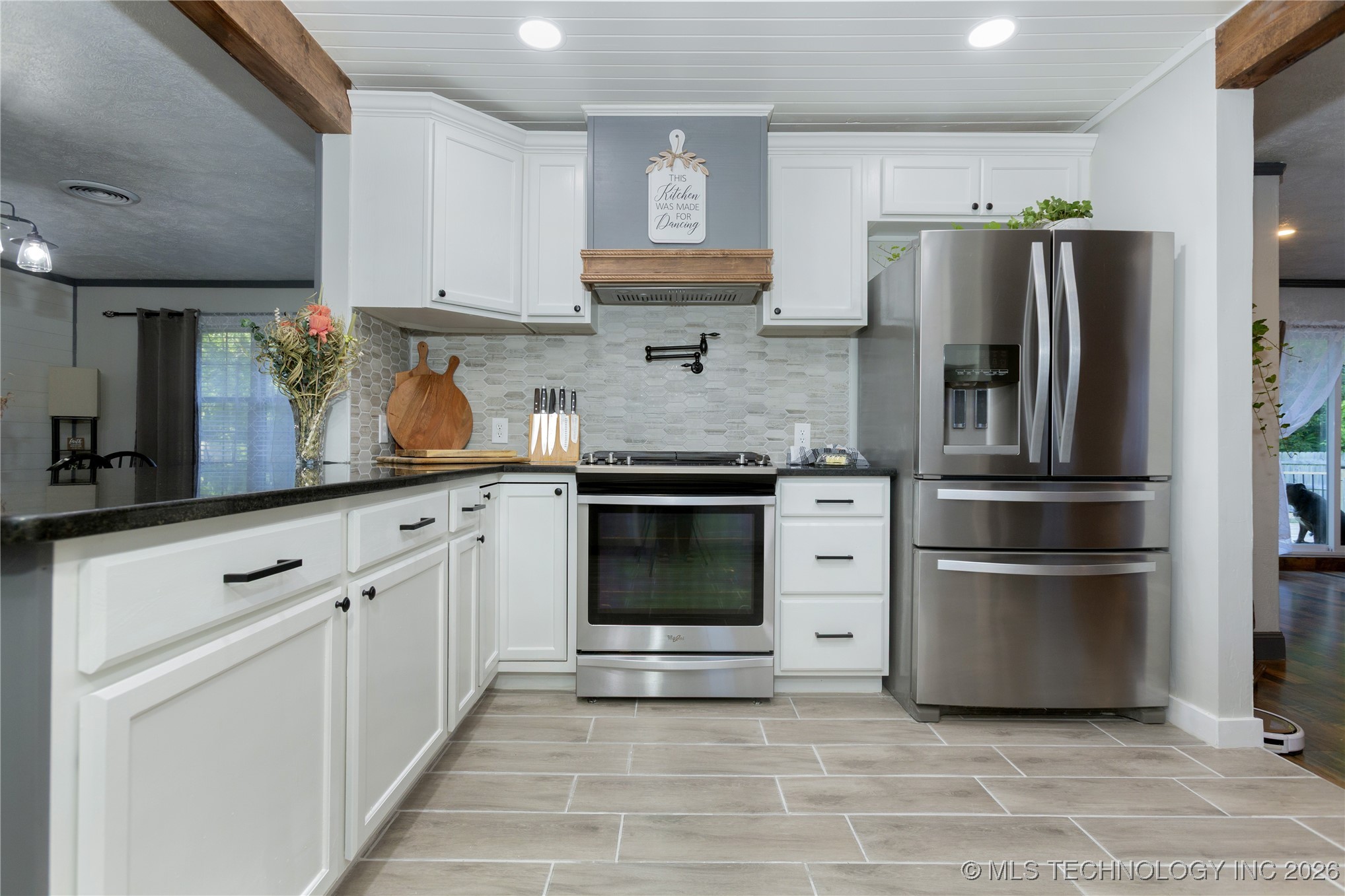 5040 E Creek Street Property Photo 4