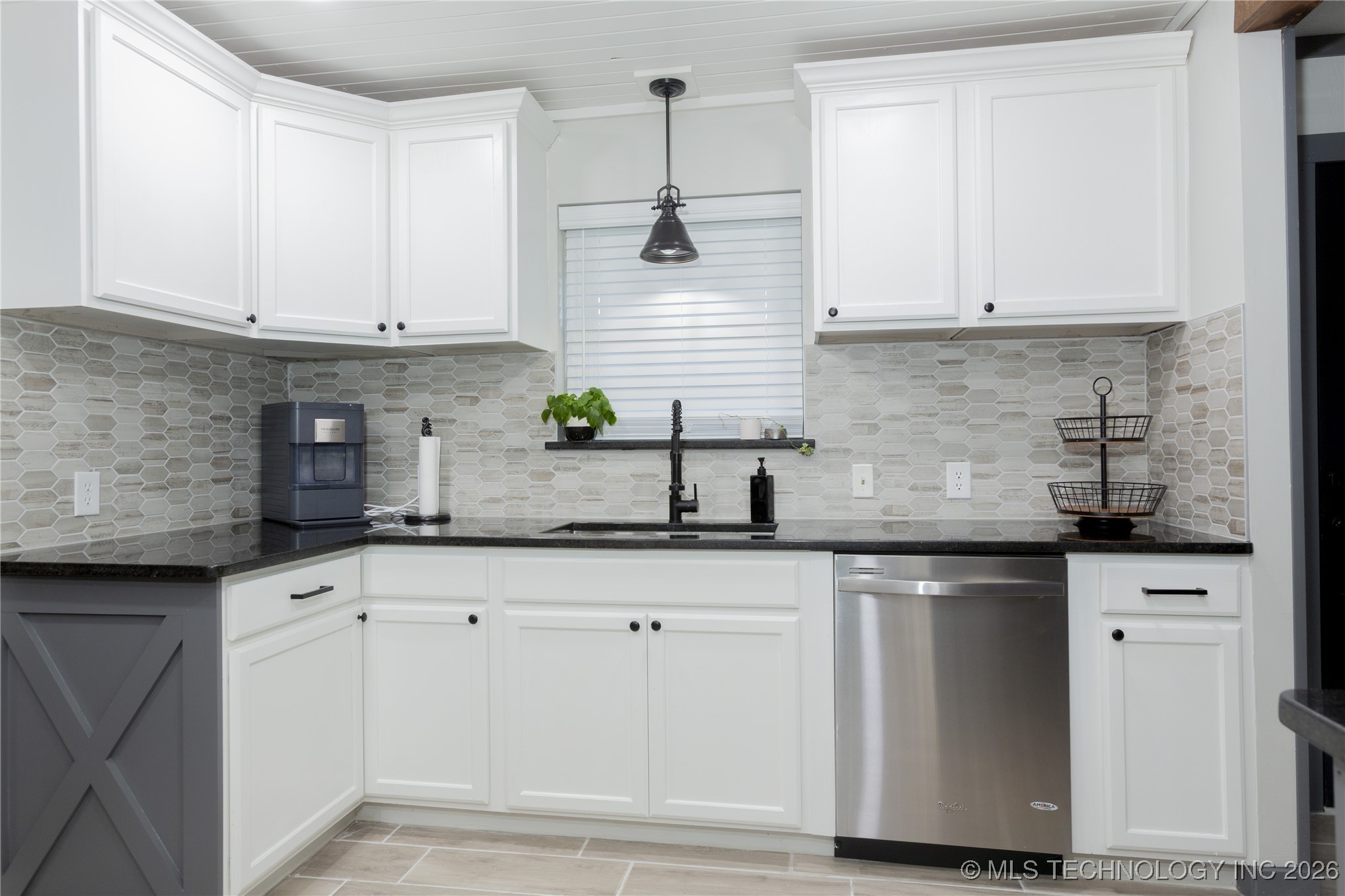 5040 E Creek Street Property Photo 5