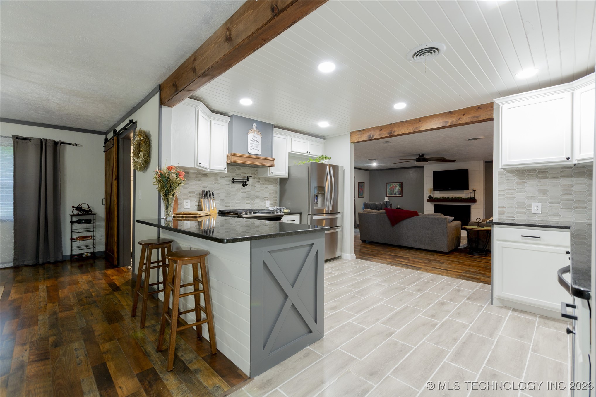 5040 E Creek Street Property Photo 6