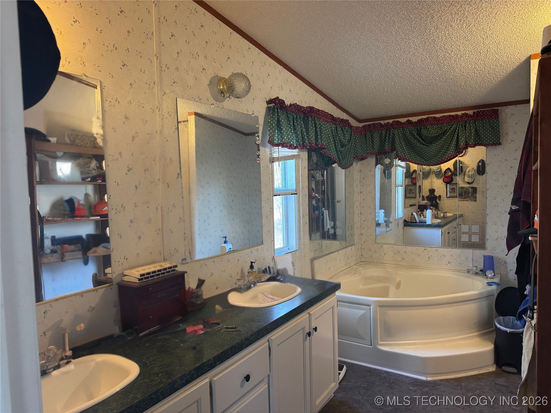 26275 E 16th Street Property Photo 18