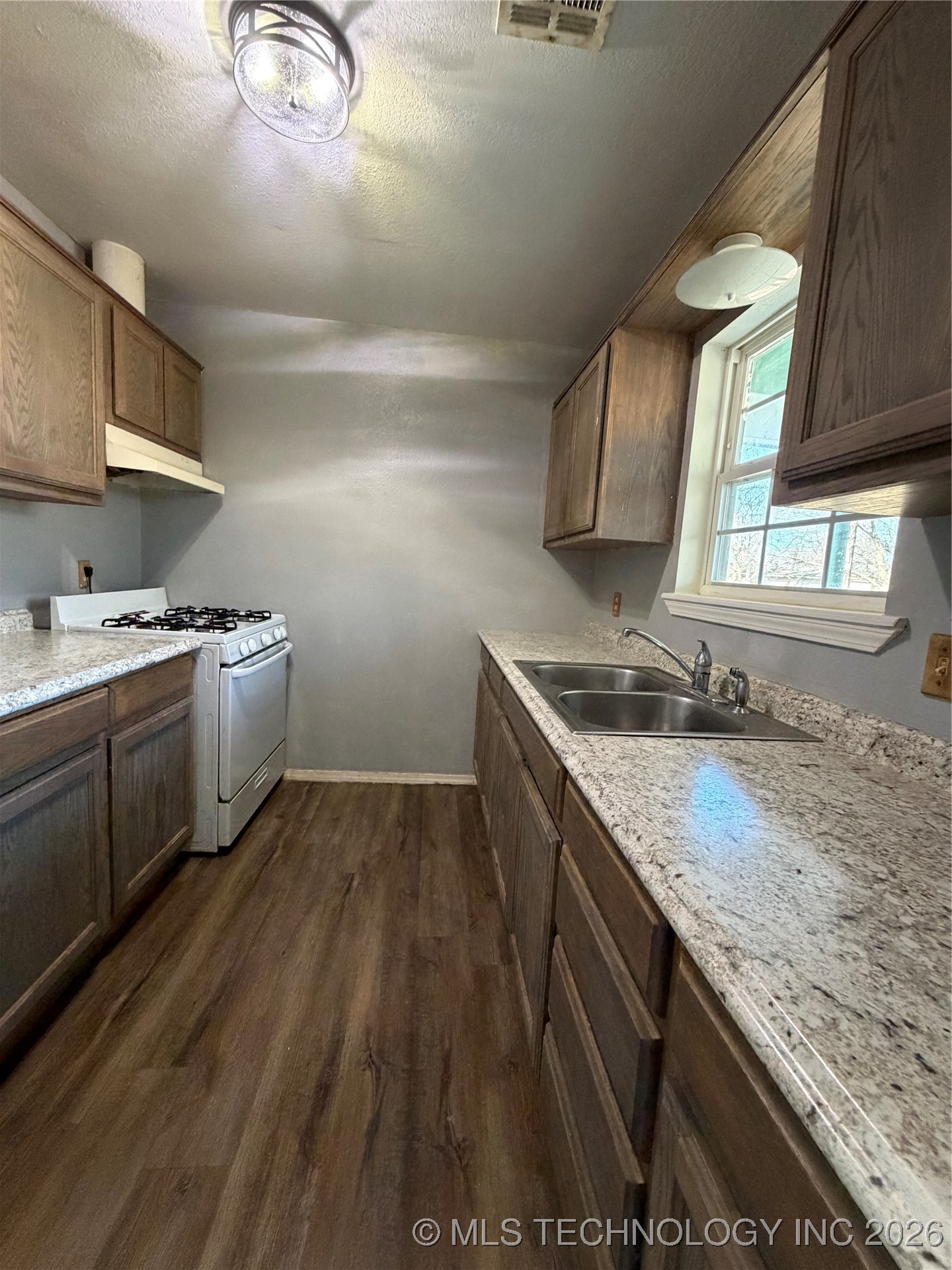 402 Elm Property Photo 7