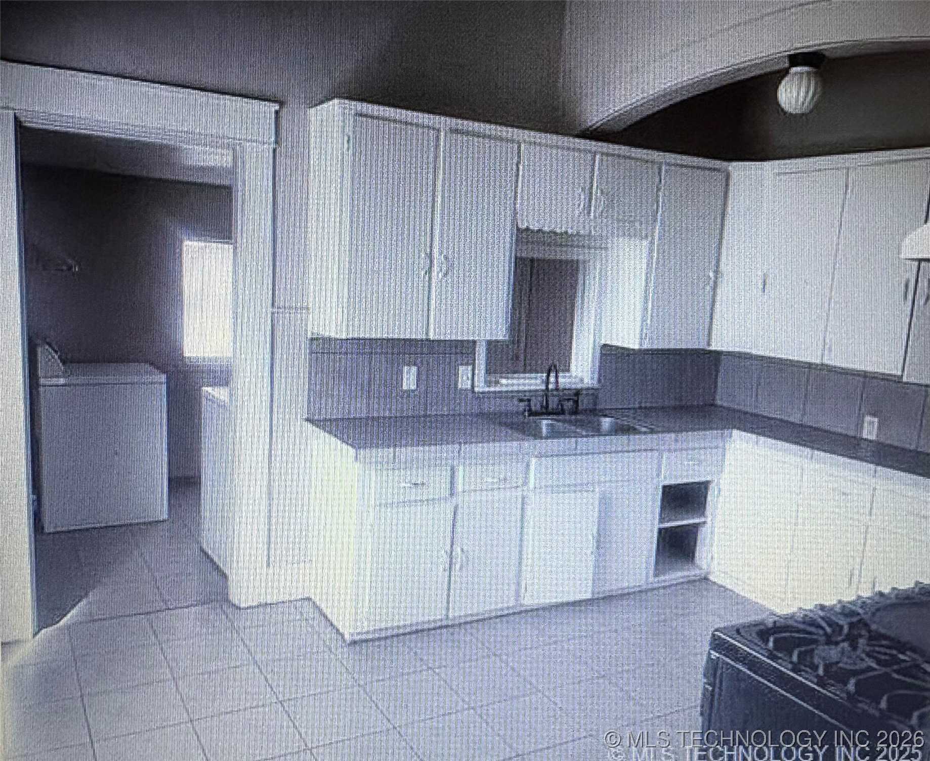 105 E 3rd Street Property Photo 8