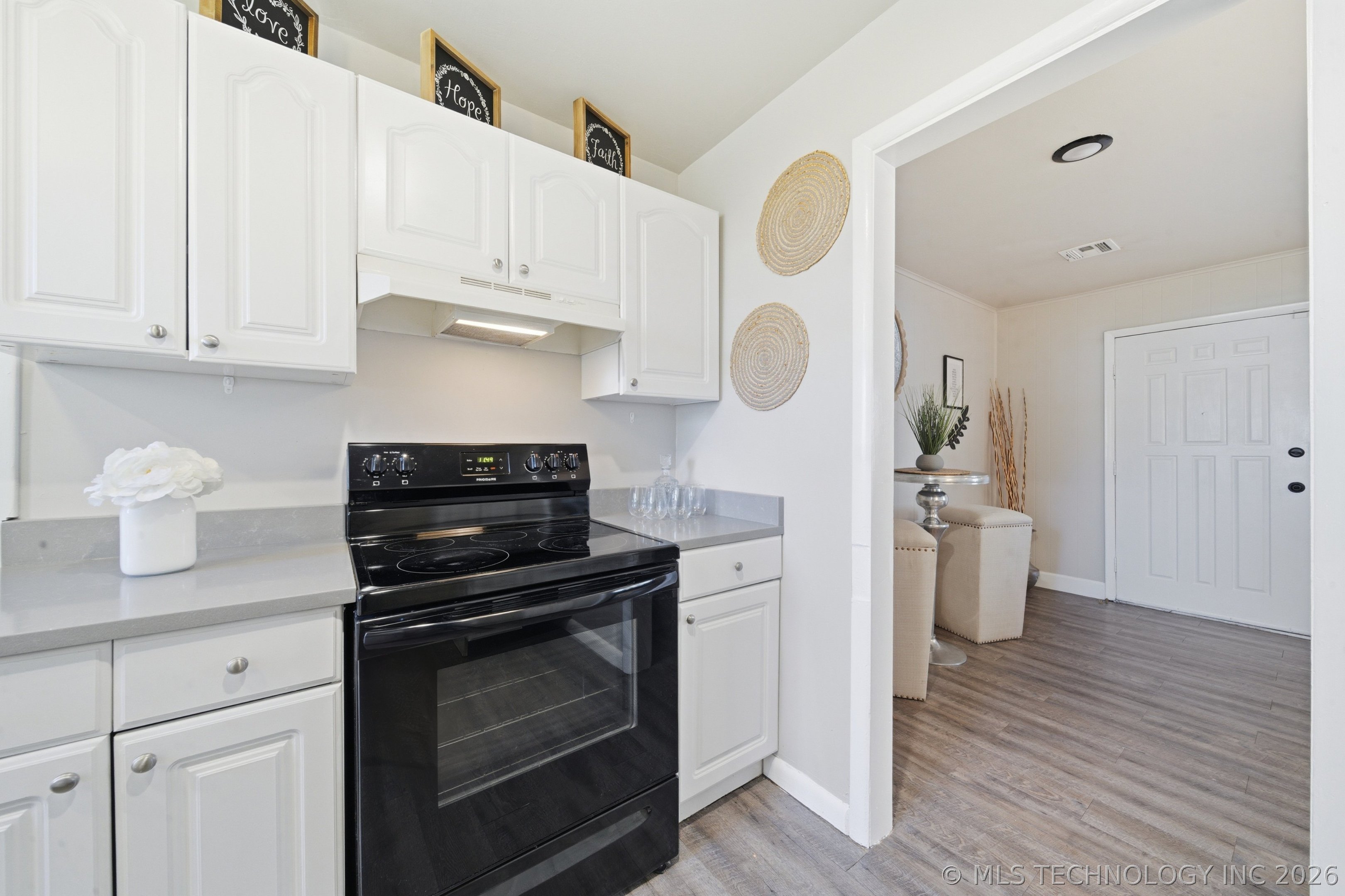 802 N Birch Street Property Photo 15