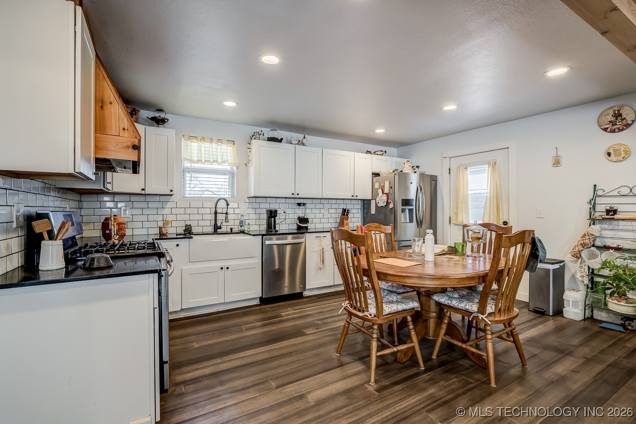 112 W First Street Property Photo 6