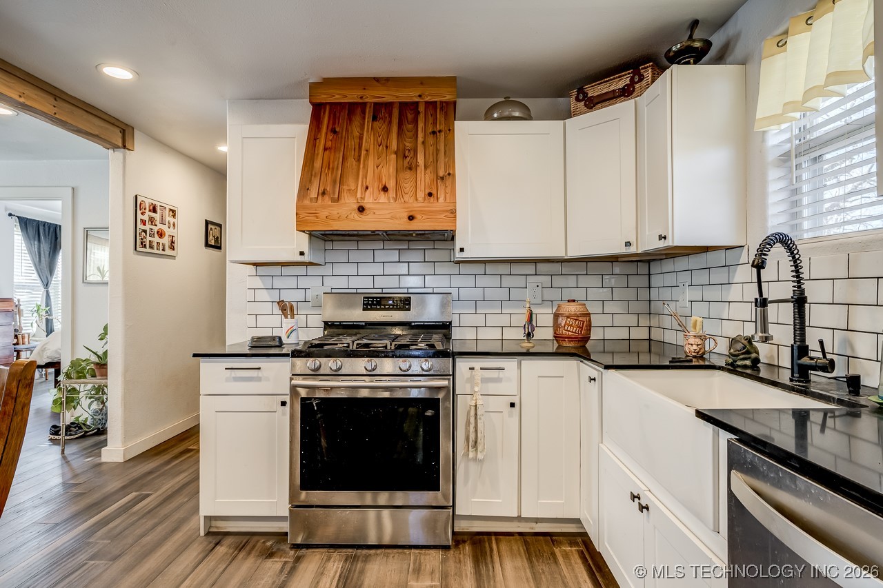 112 W First Street Property Photo 7