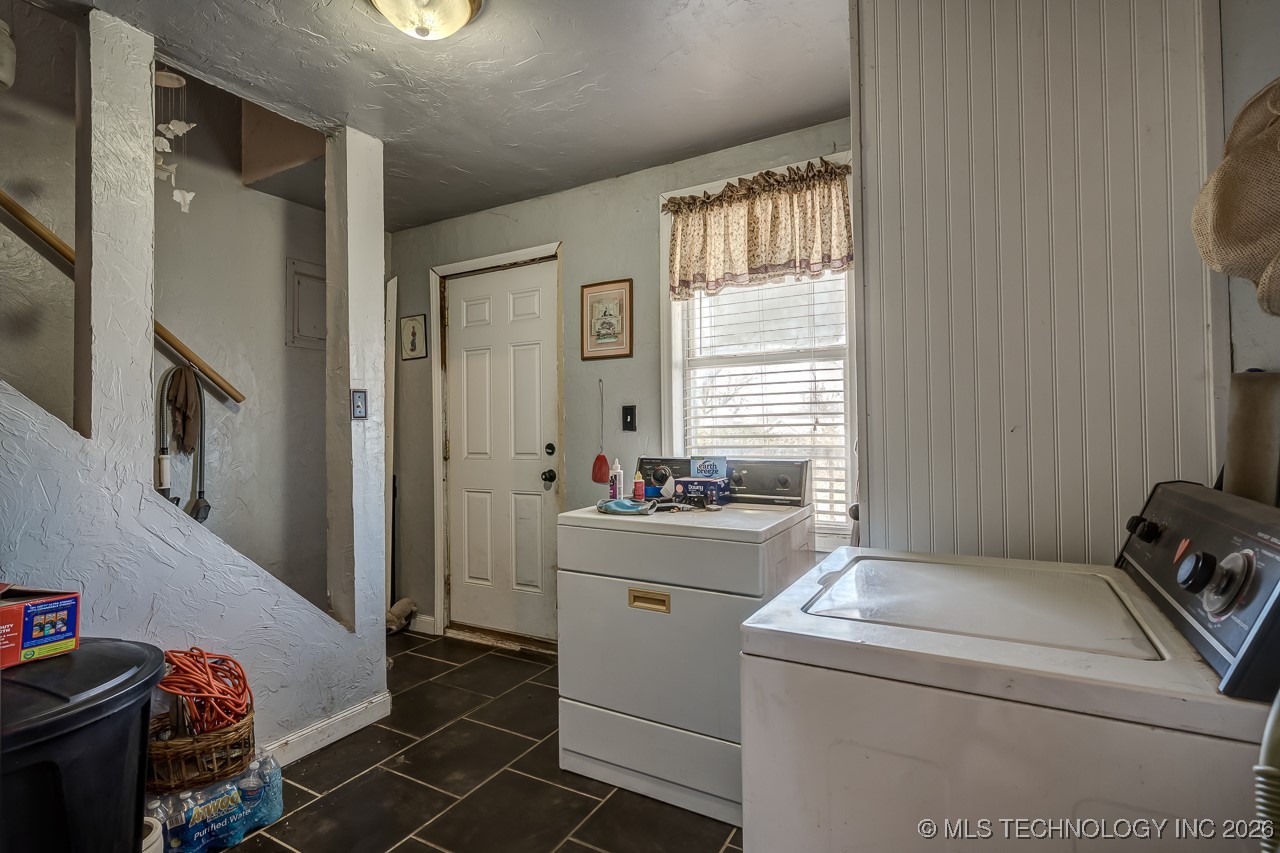 112 W First Street Property Photo 8