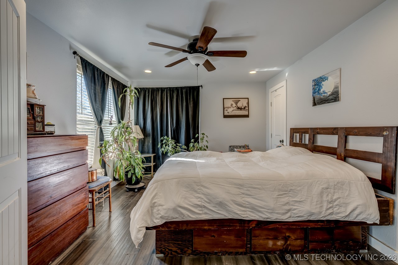 112 W First Street Property Photo 9