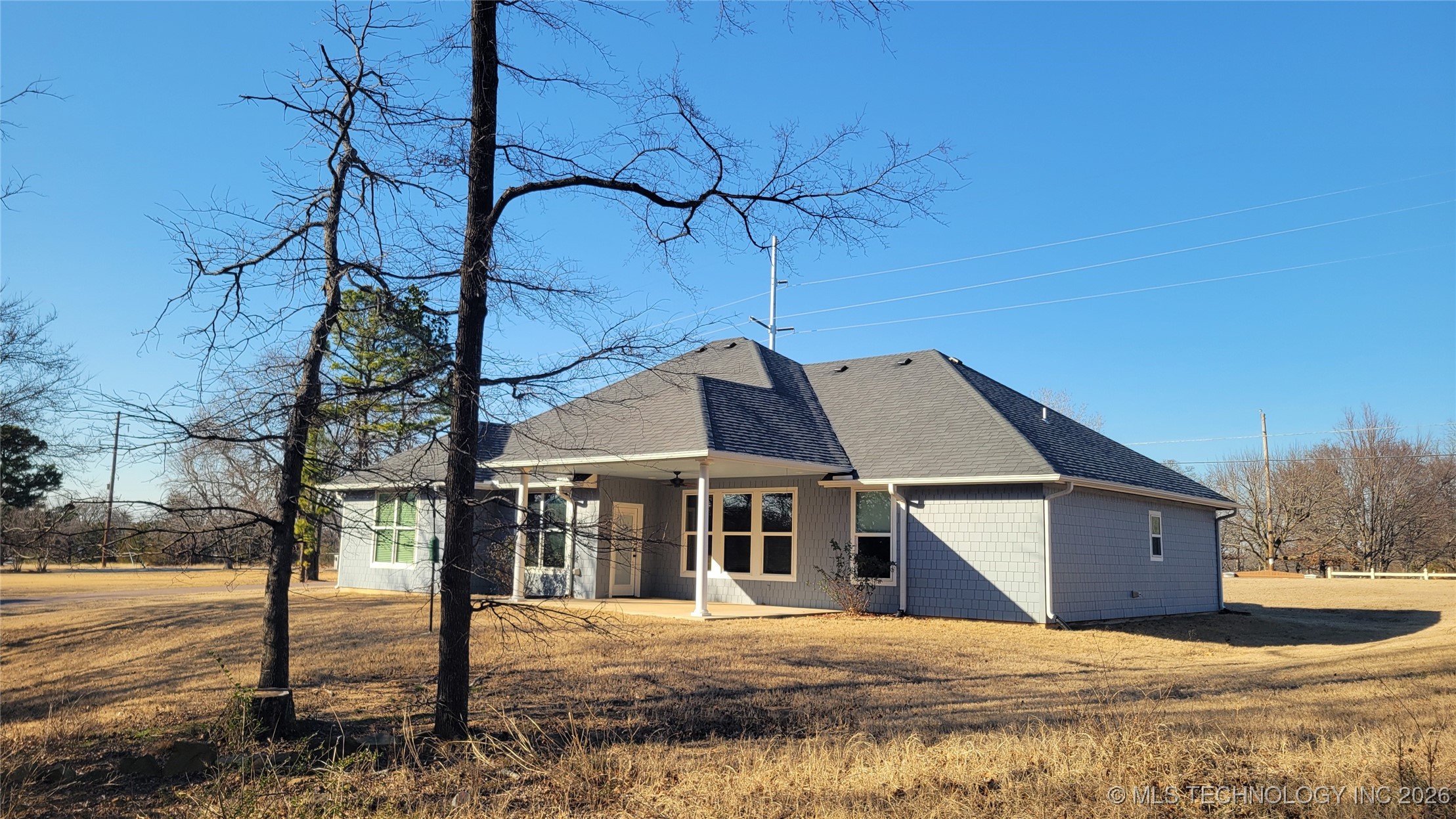 2407 E 18th Property Photo 4