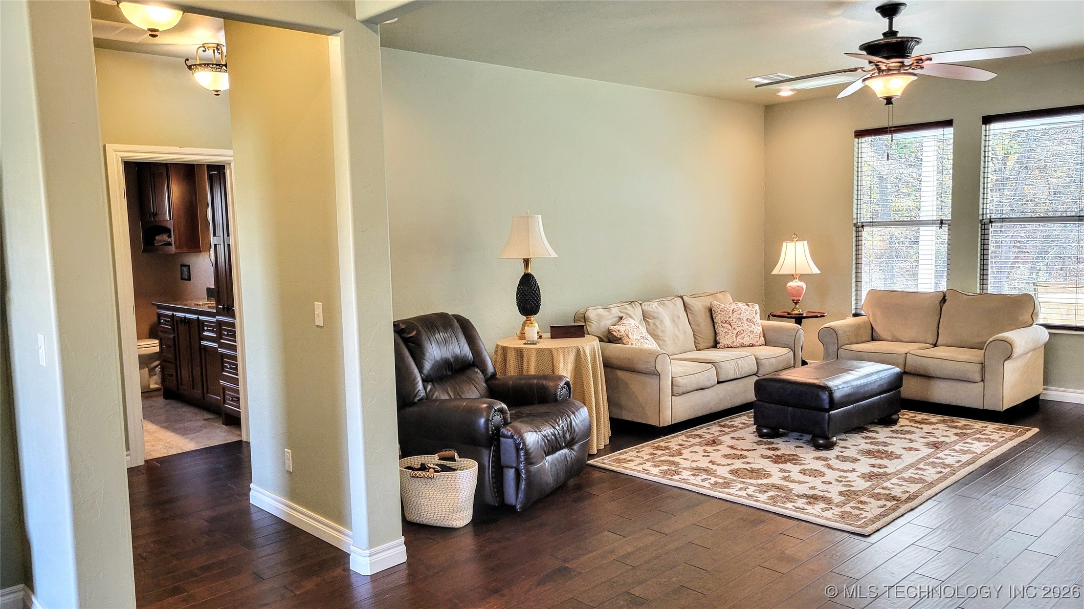 2407 E 18th Property Photo 7