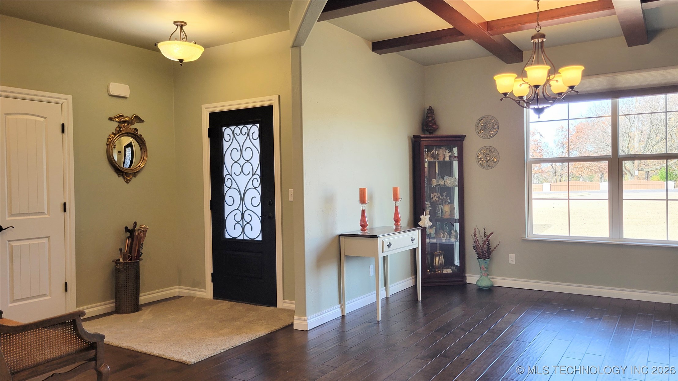 2407 E 18th Property Photo 8