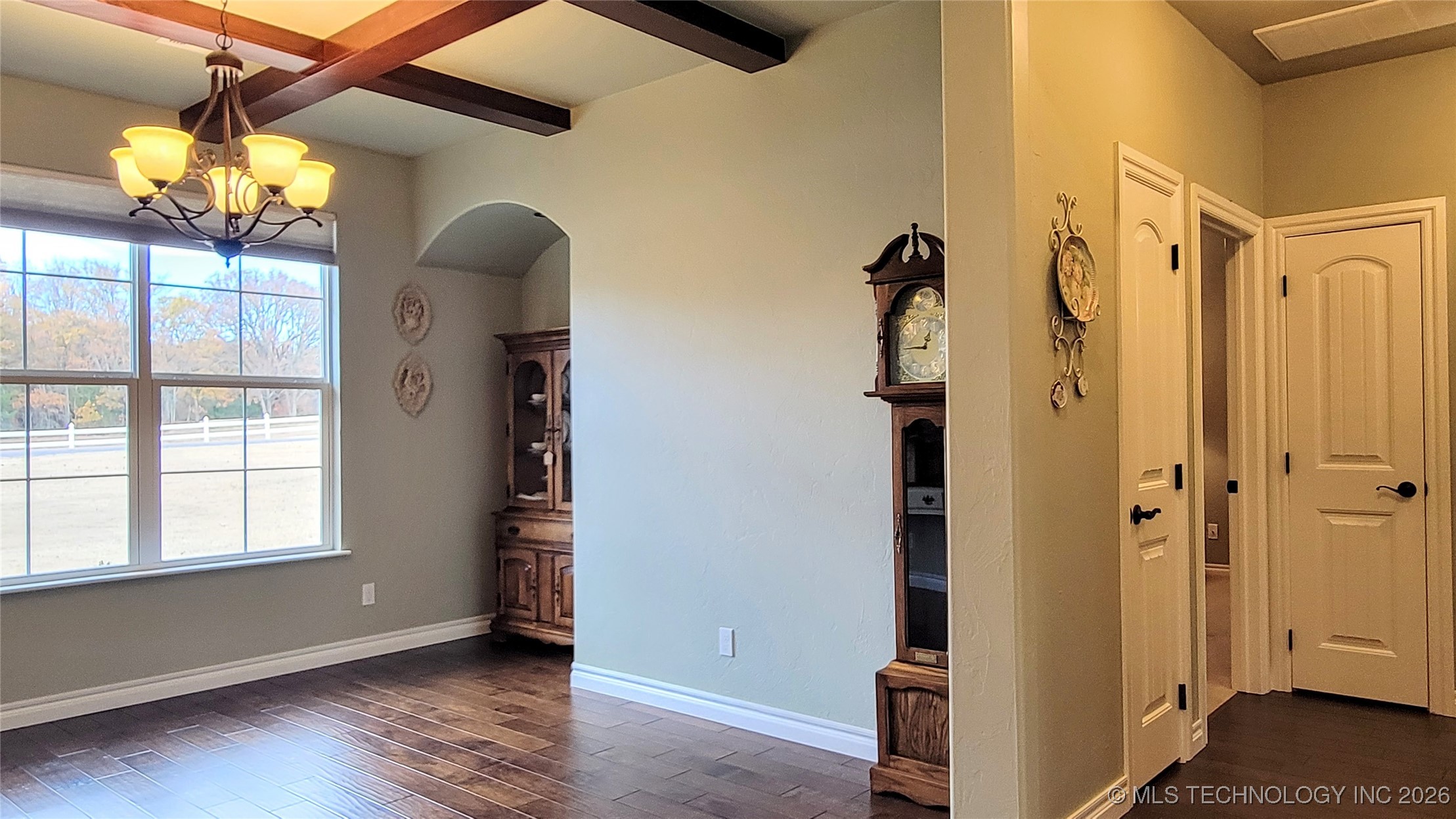 2407 E 18th Property Photo 9