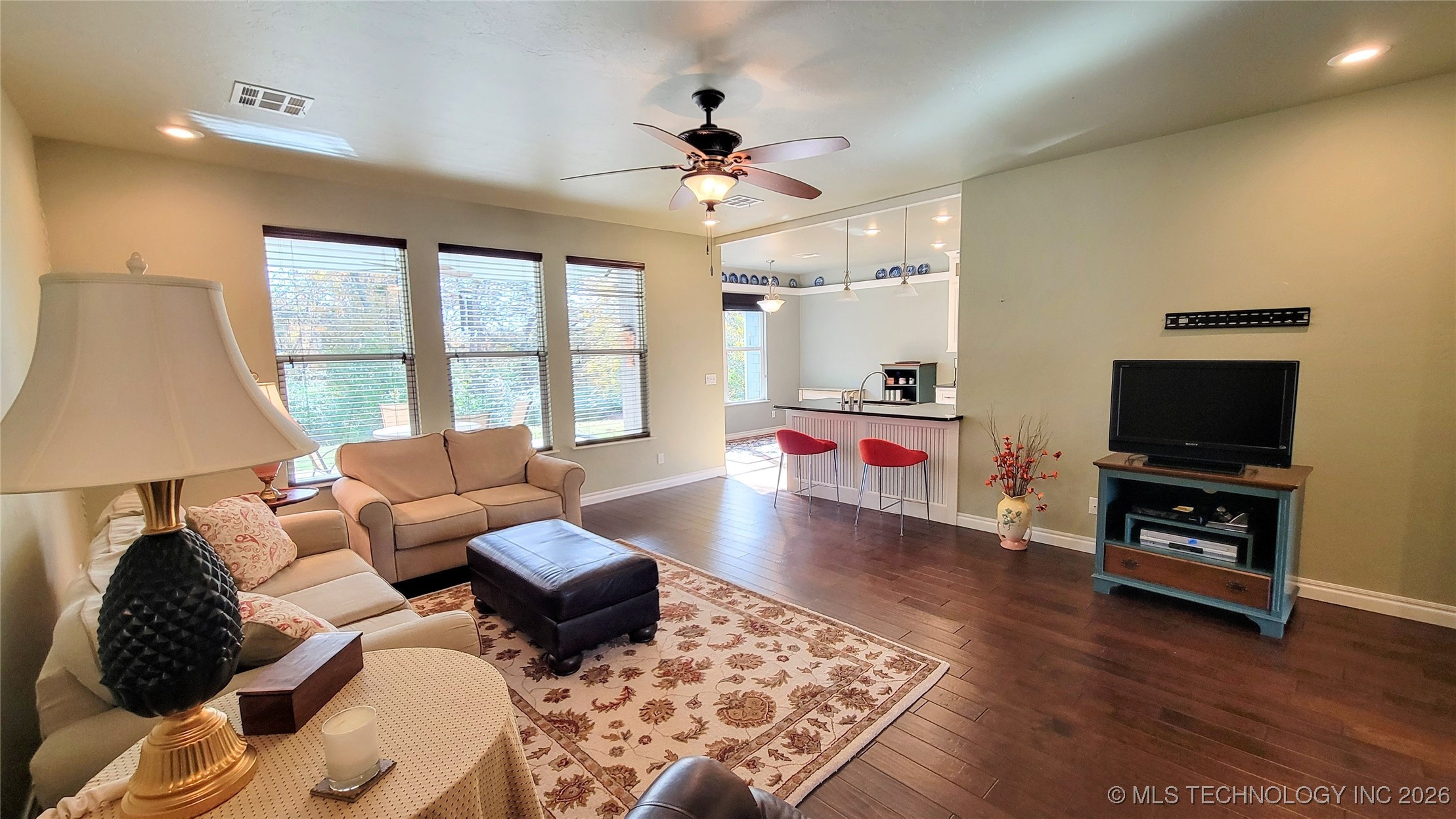 2407 E 18th Property Photo 10