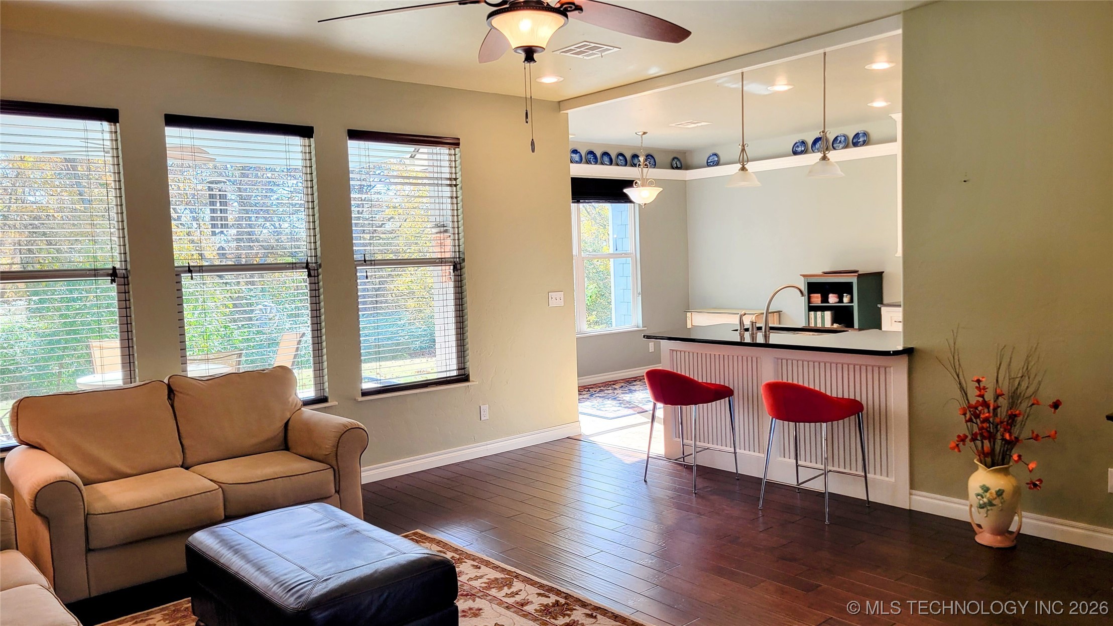 2407 E 18th Property Photo 11