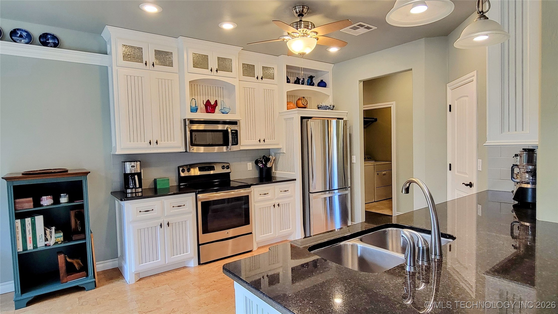 2407 E 18th Property Photo 13