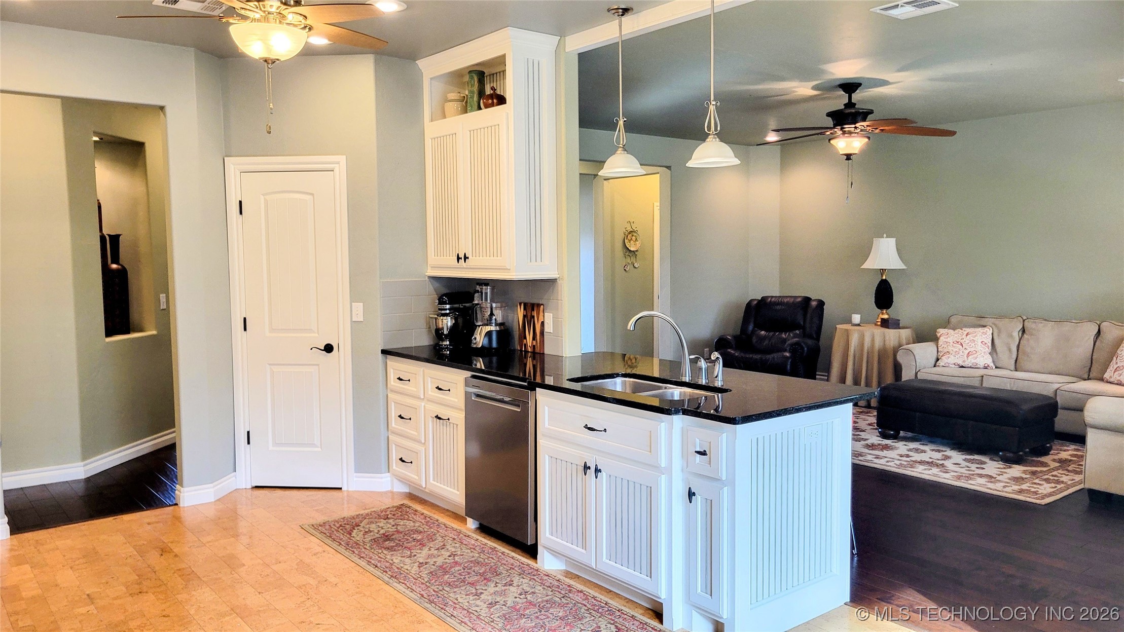 2407 E 18th Property Photo 16