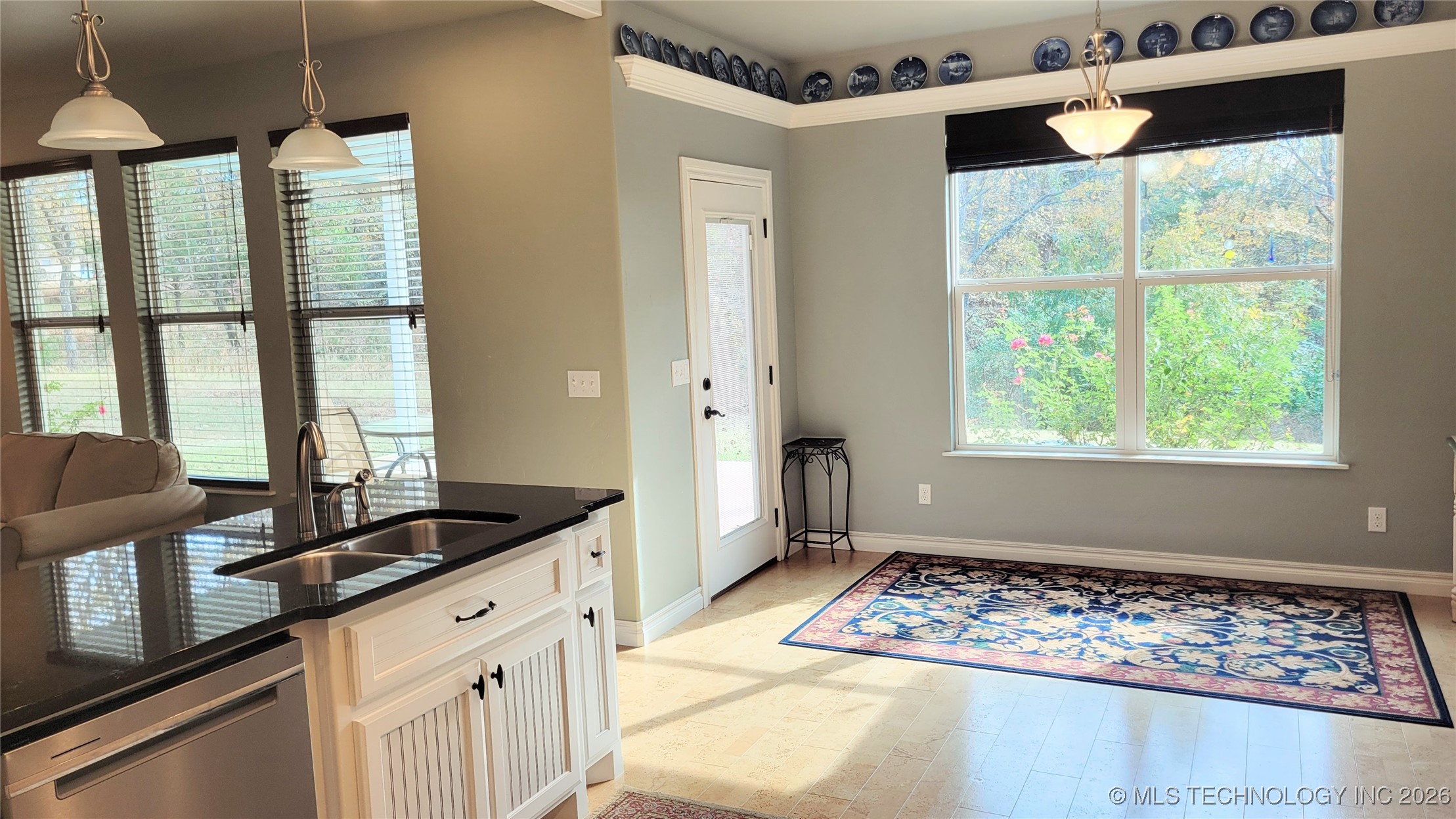 2407 E 18th Property Photo 19