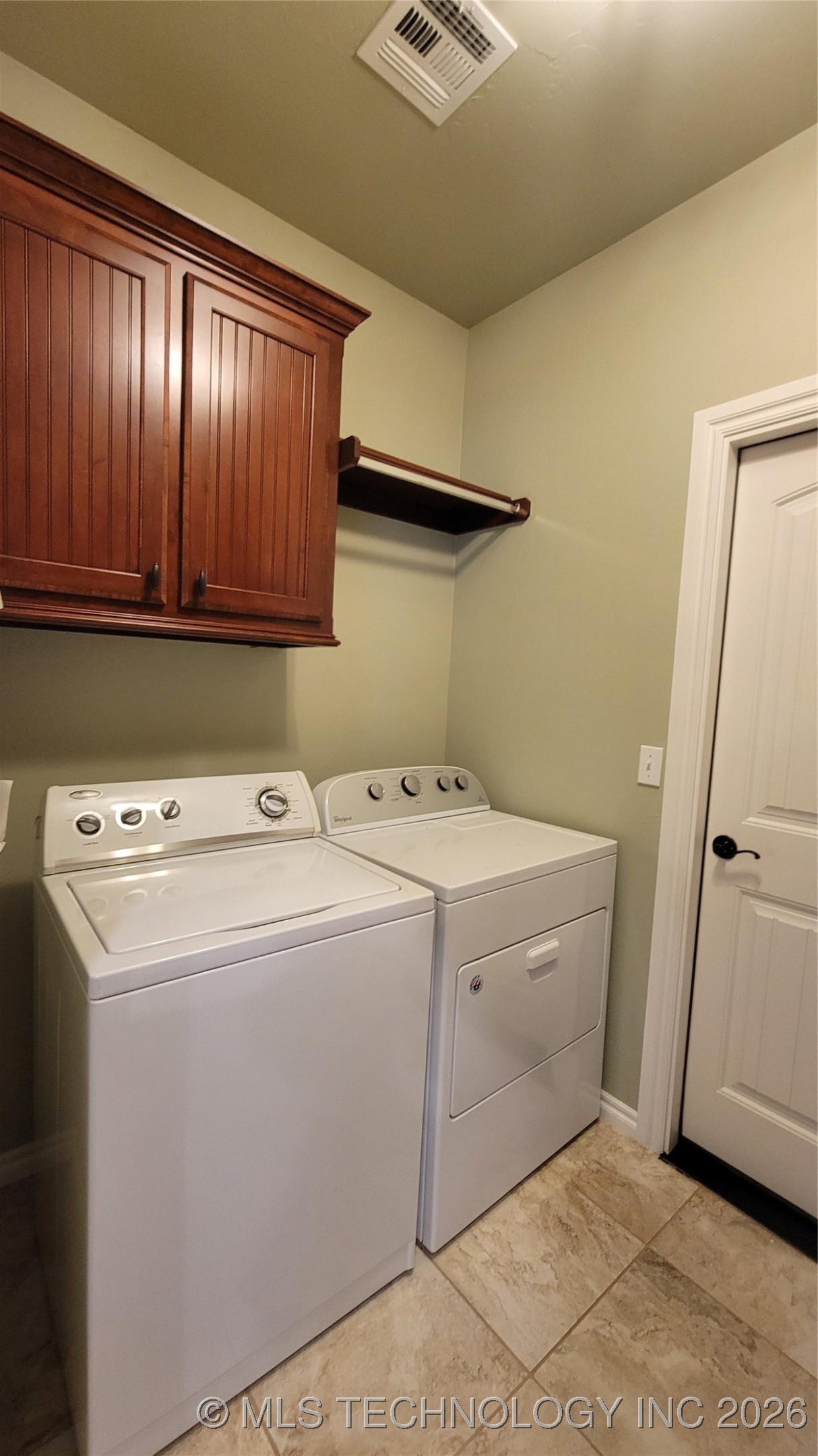 2407 E 18th Property Photo 23