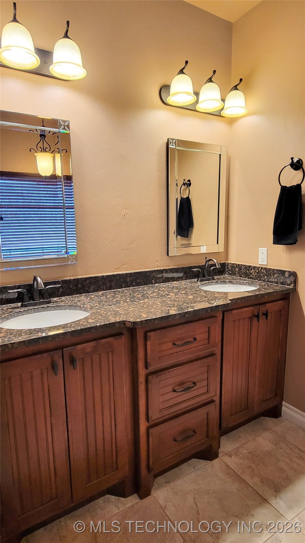 2407 E 18th Property Photo 26