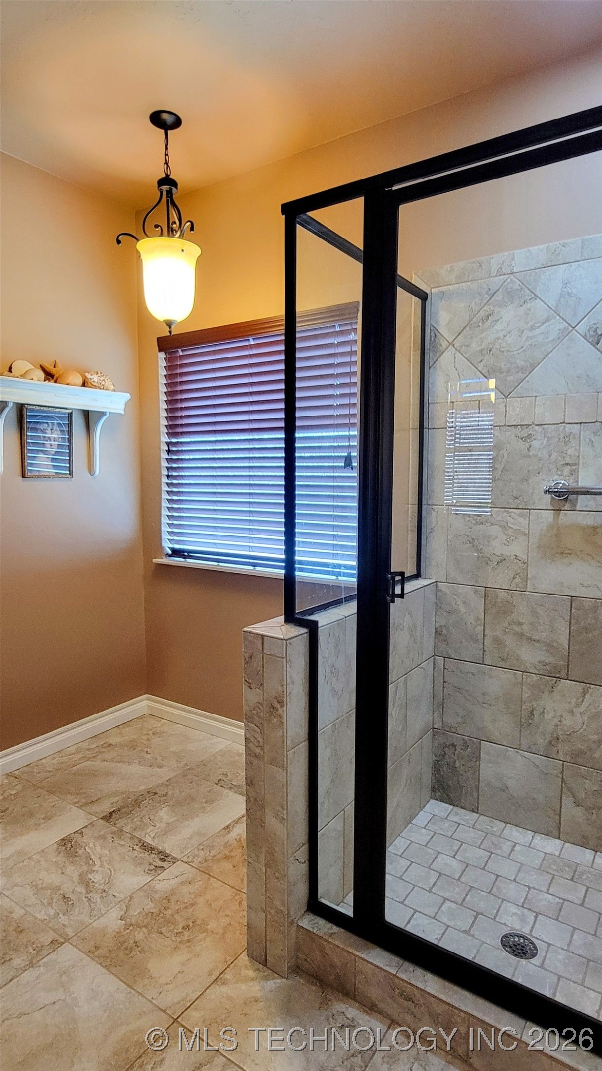 2407 E 18th Property Photo 28