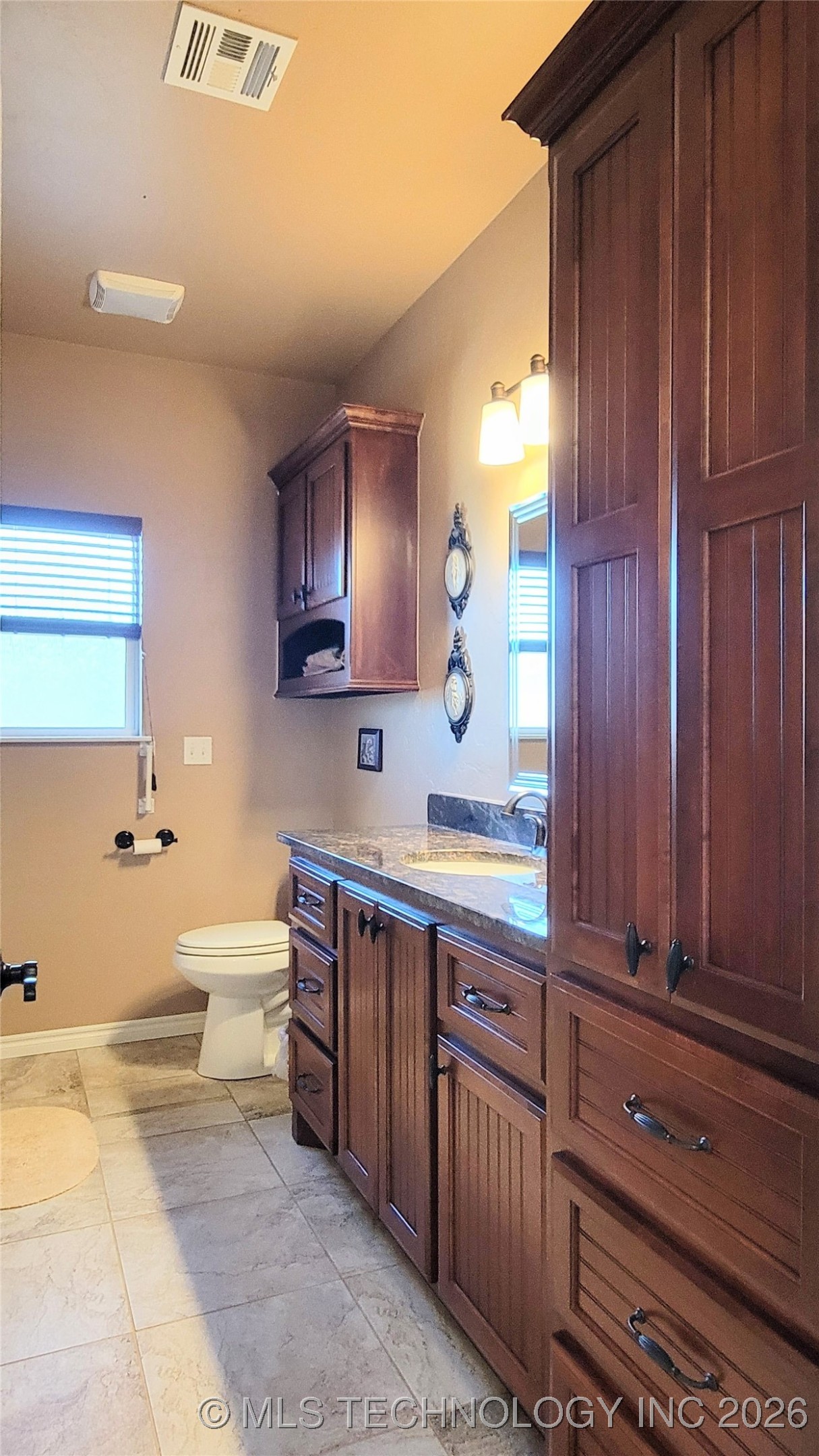 2407 E 18th Property Photo 33