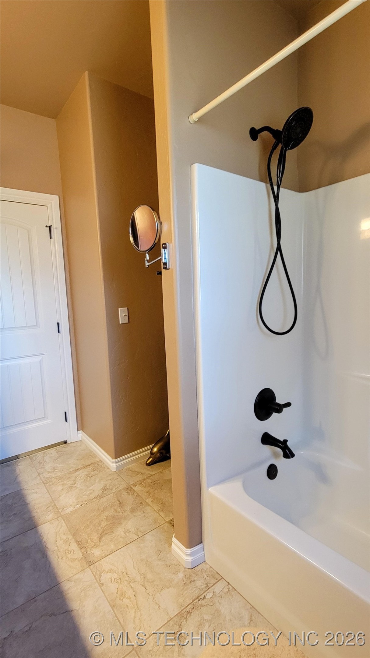 2407 E 18th Property Photo 34