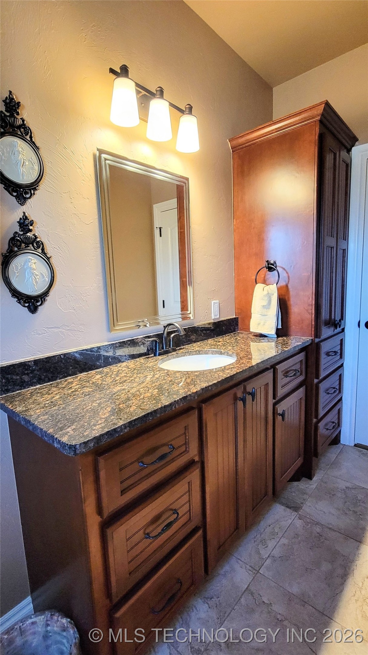 2407 E 18th Property Photo 36